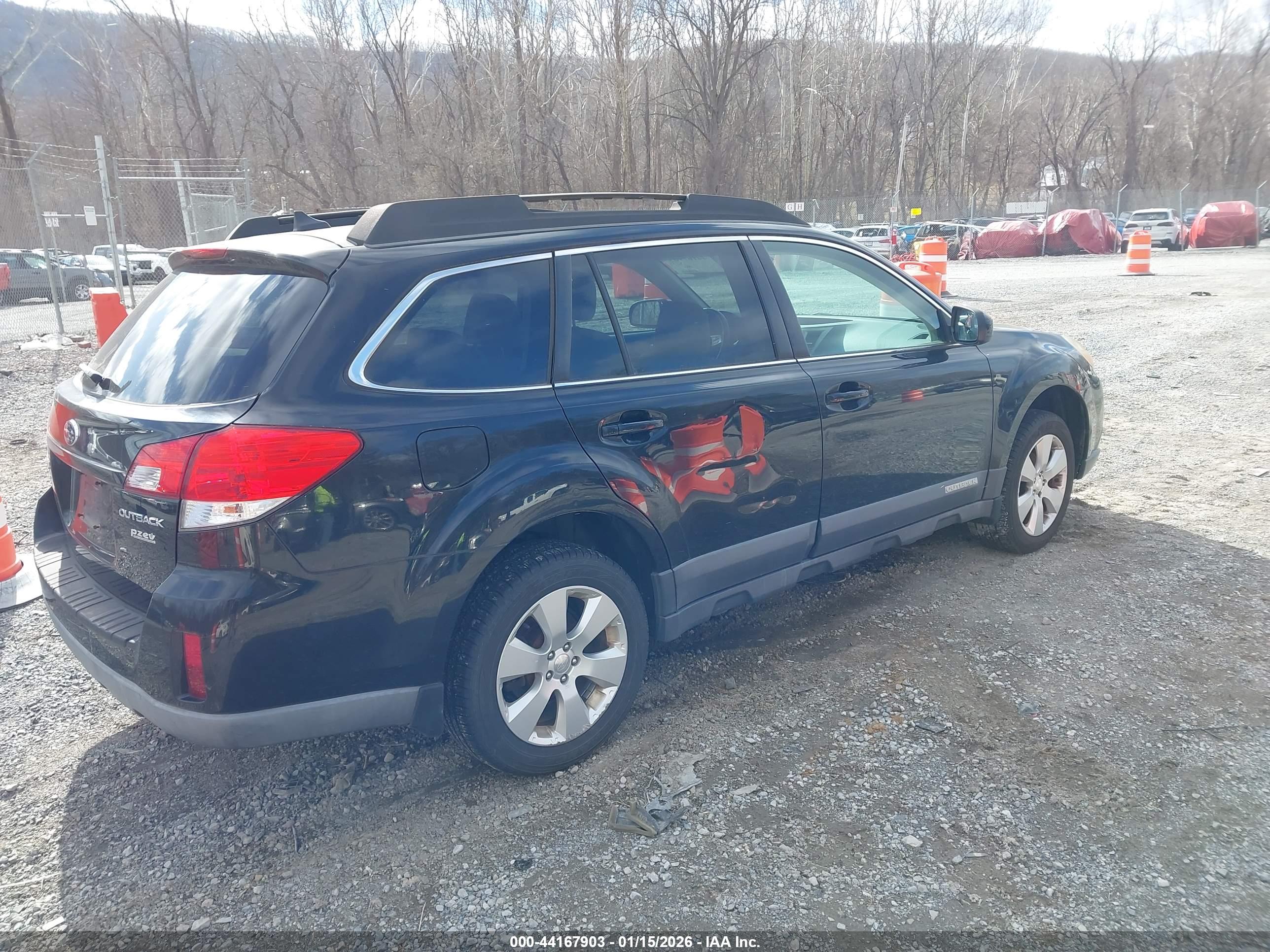 SUBARU OUTBACK image 4
