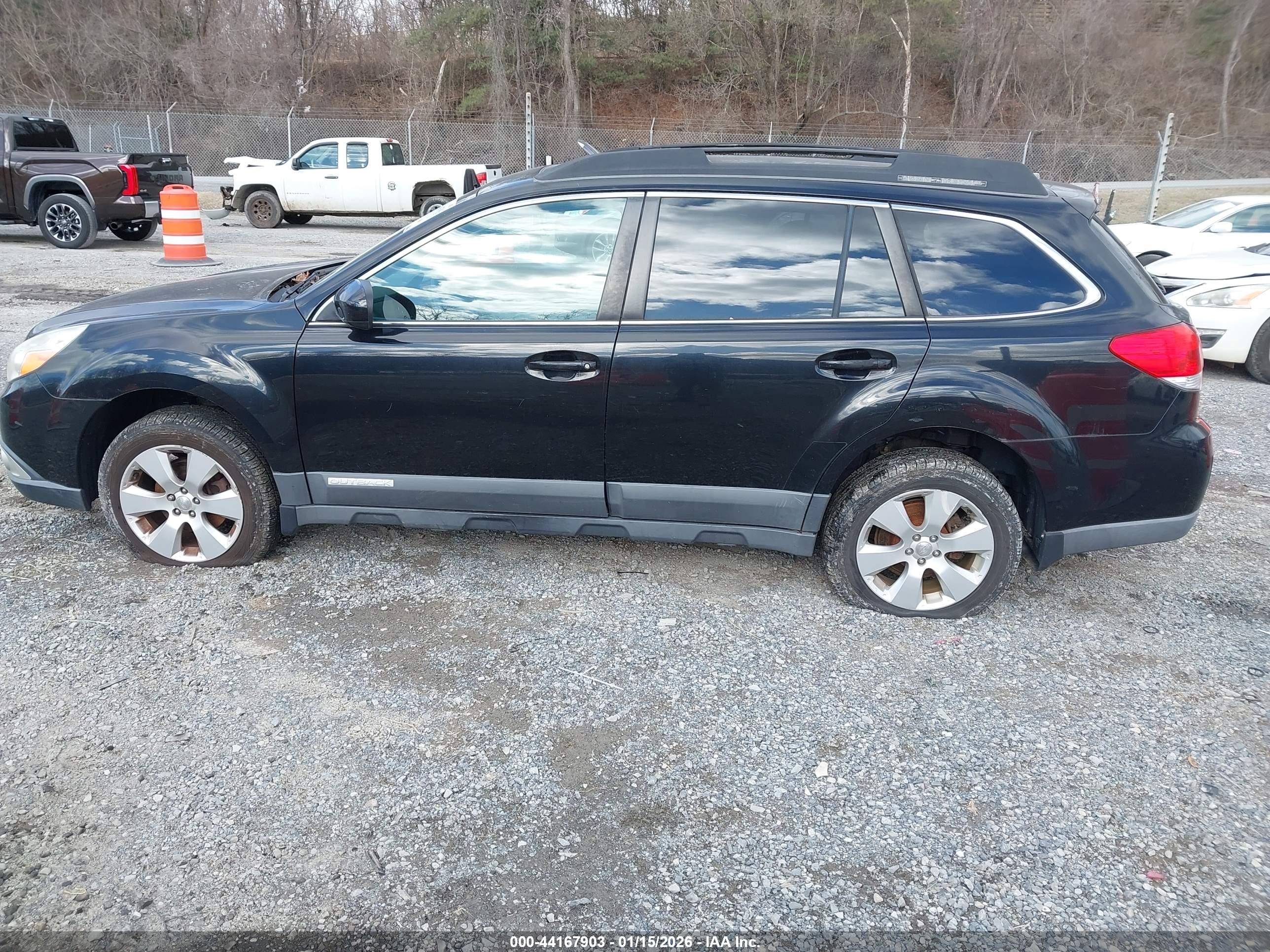 SUBARU OUTBACK image 6