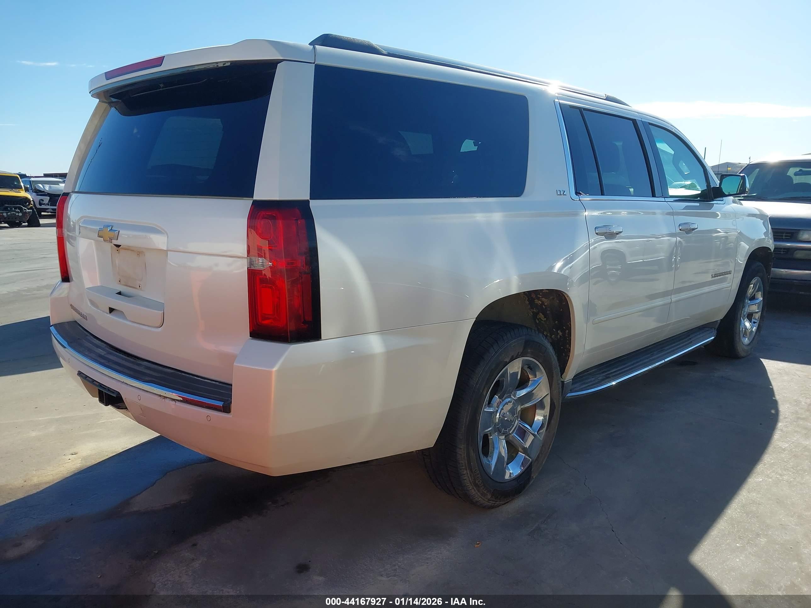 CHEVROLET SUBURBAN image 4