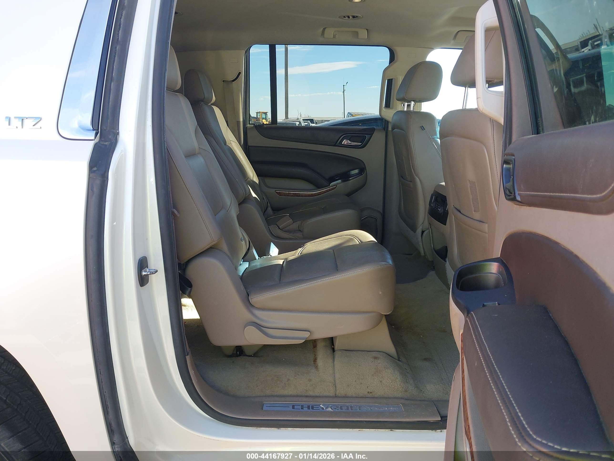 CHEVROLET SUBURBAN image 8