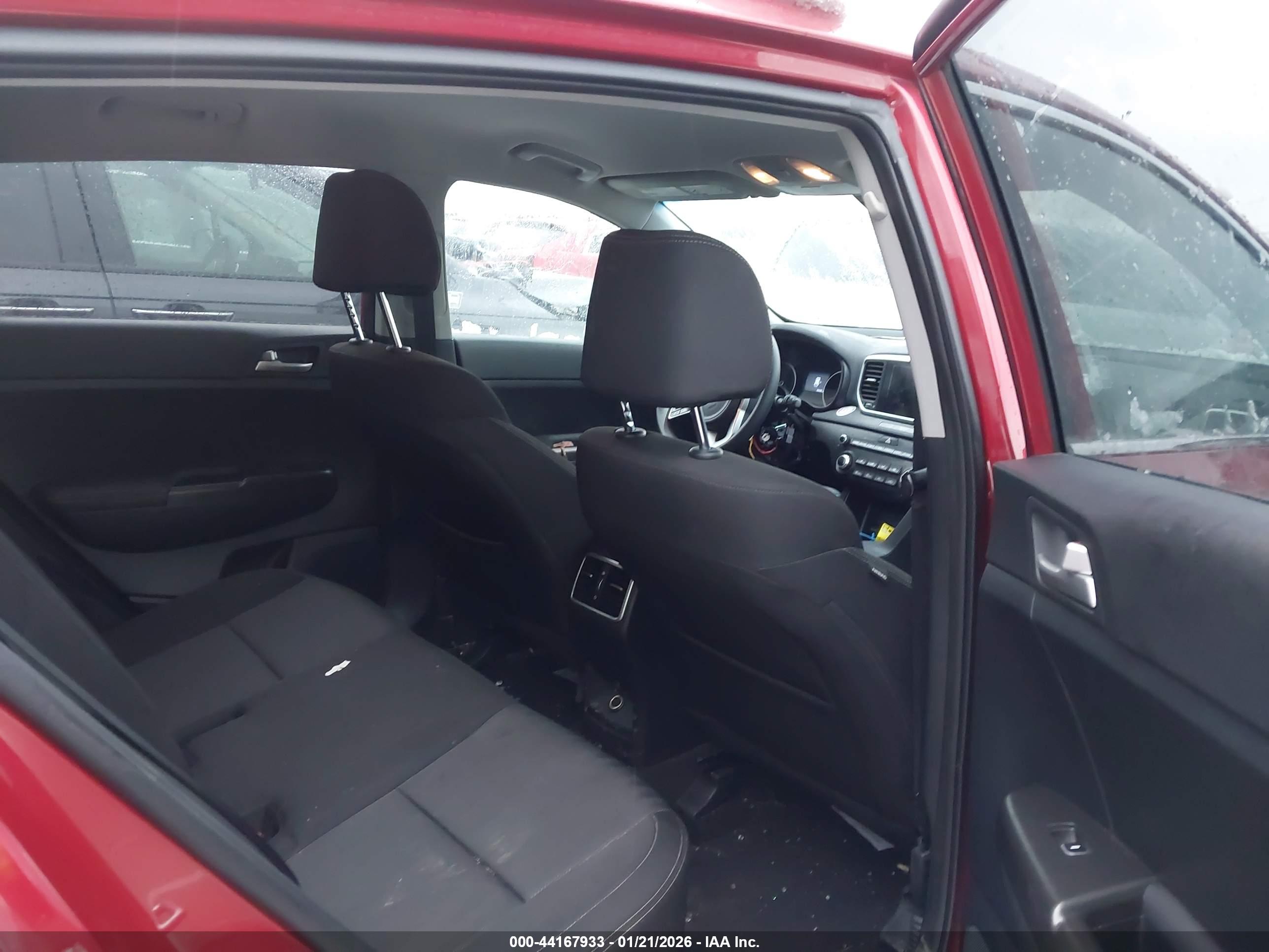 KIA SPORTAGE image 8