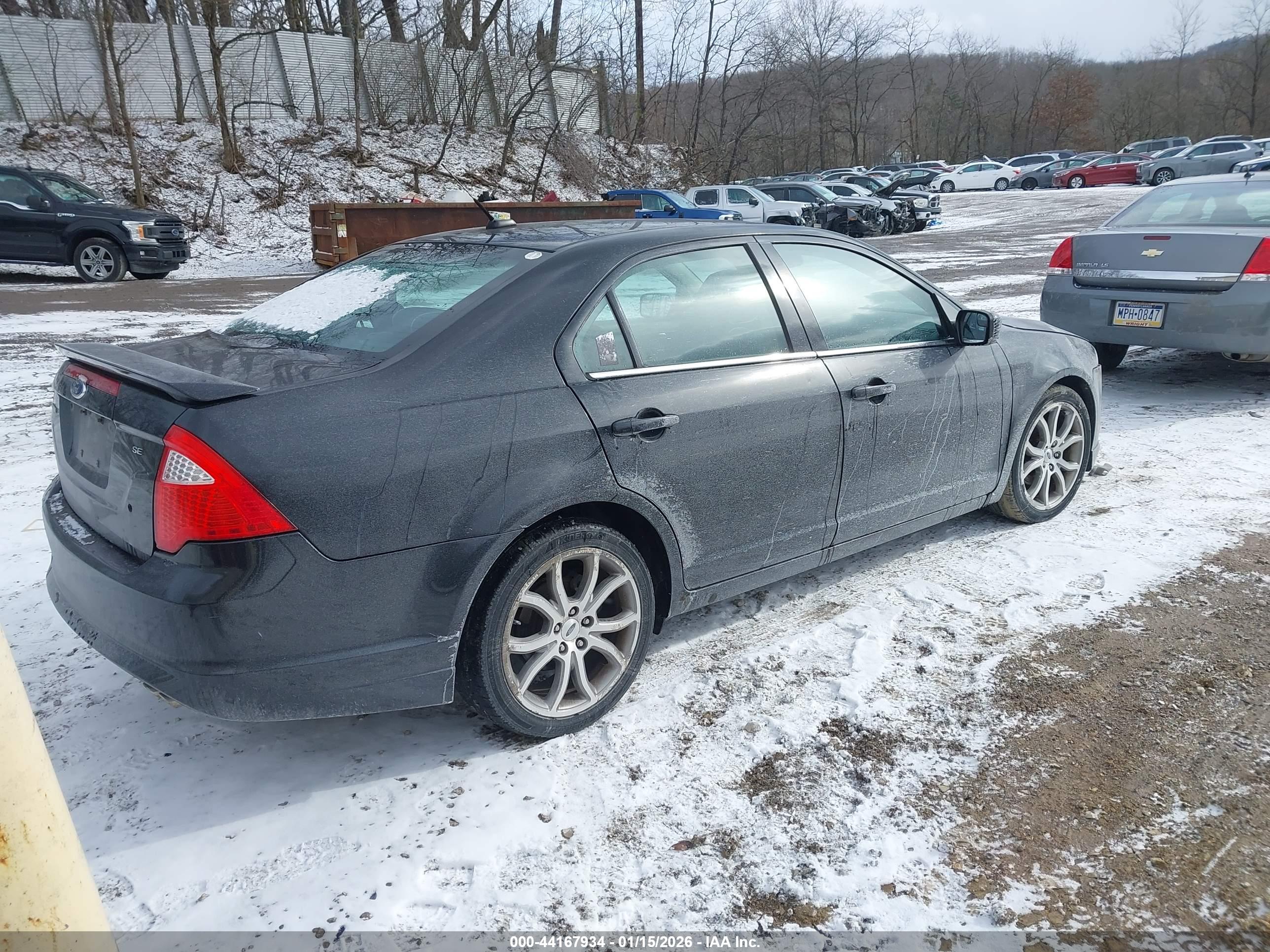 FORD FUSION image 4