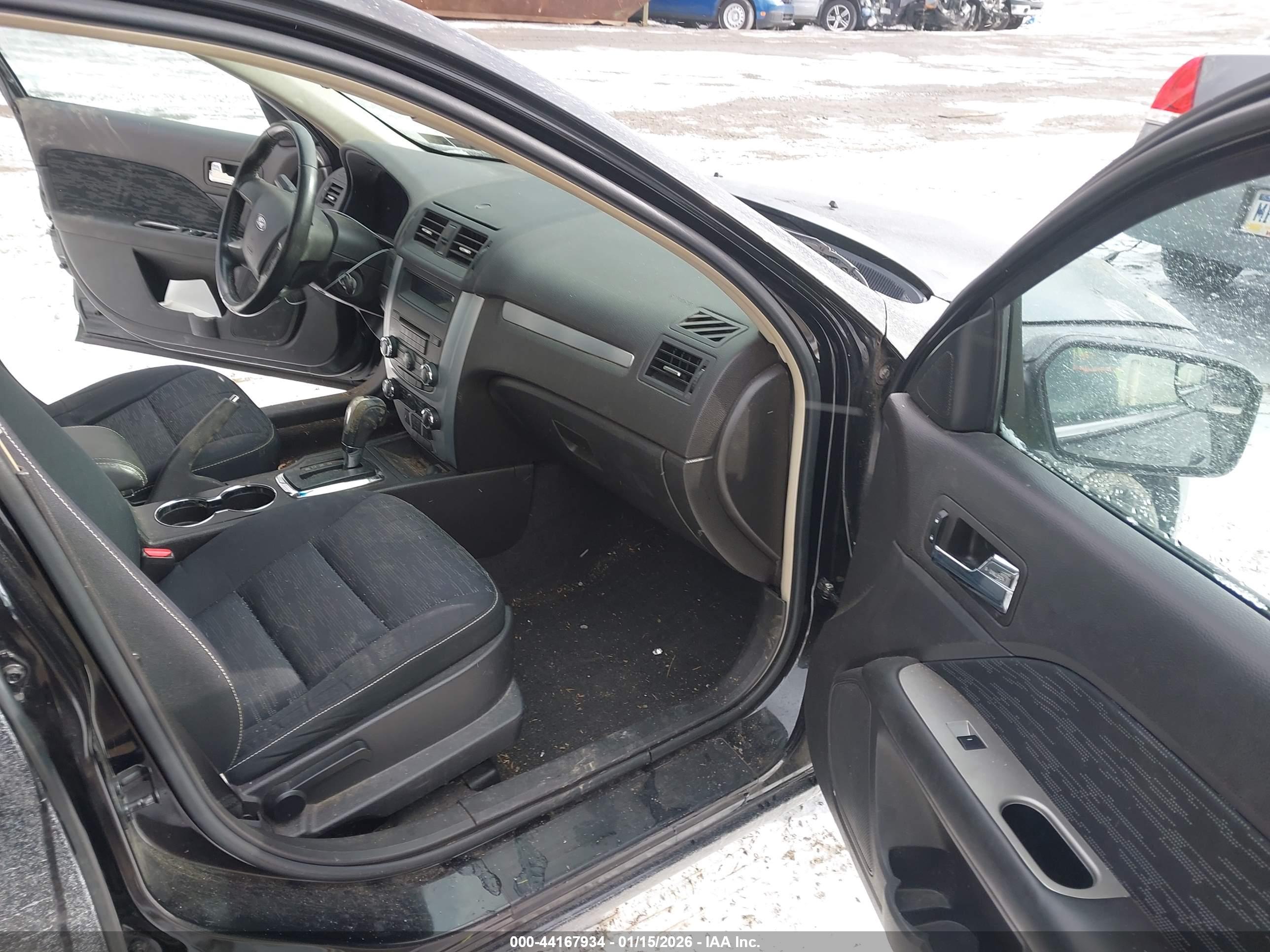 FORD FUSION image 5