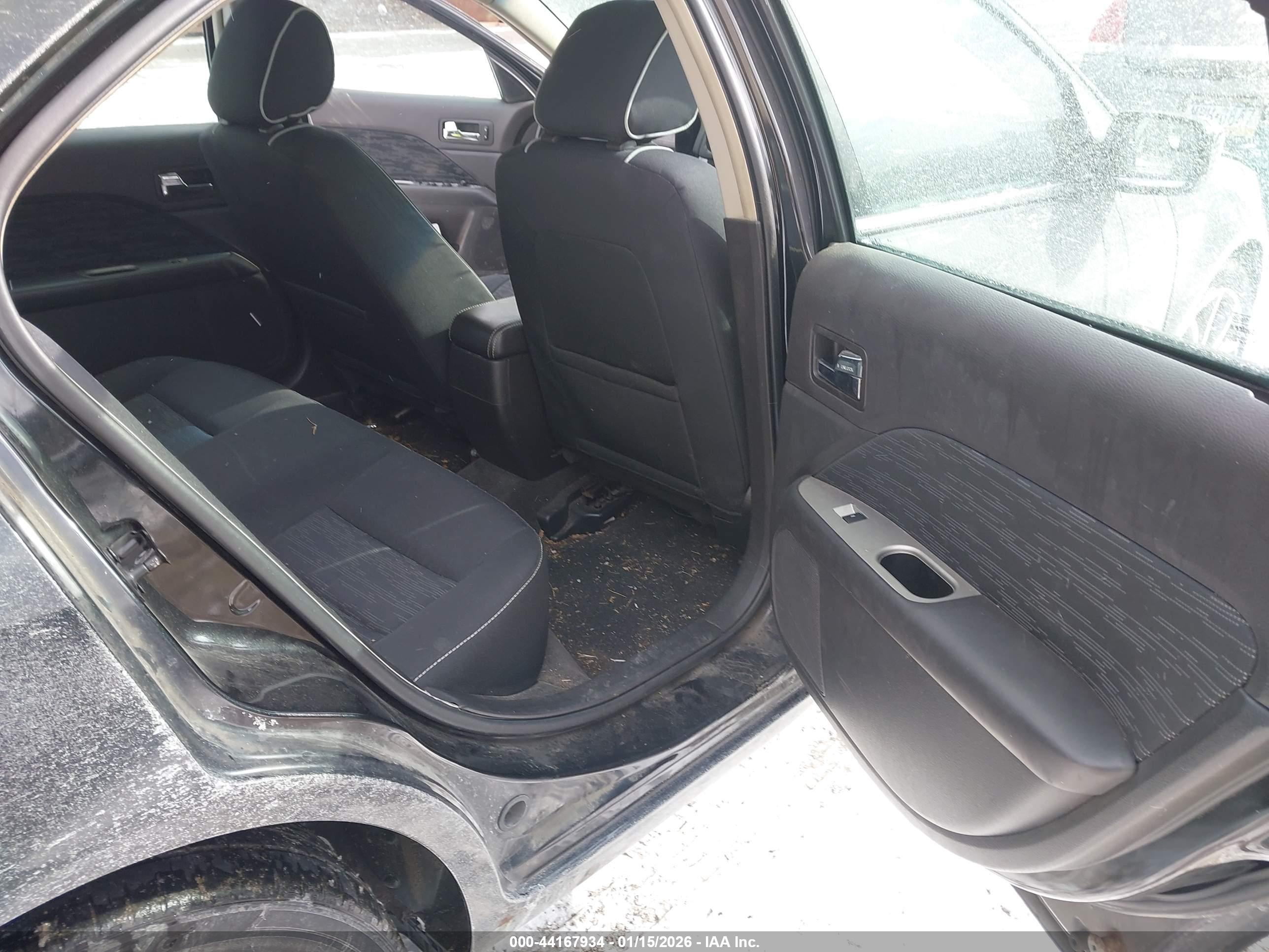 FORD FUSION image 8