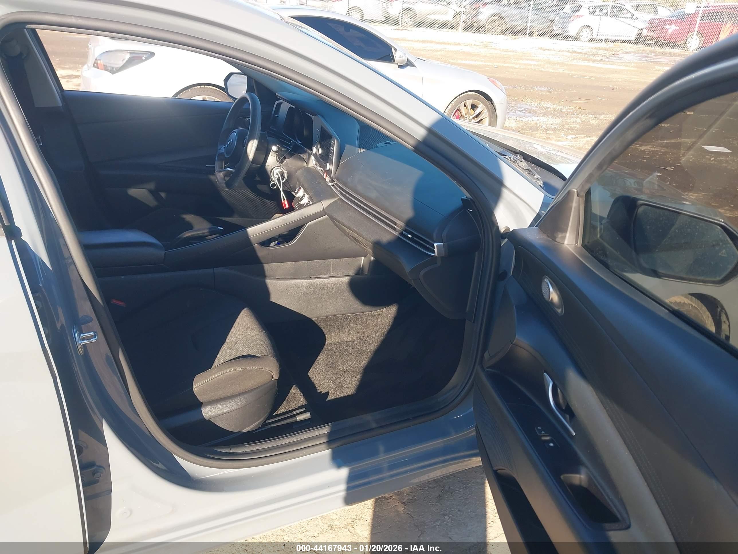 HYUNDAI ELANTRA image 5