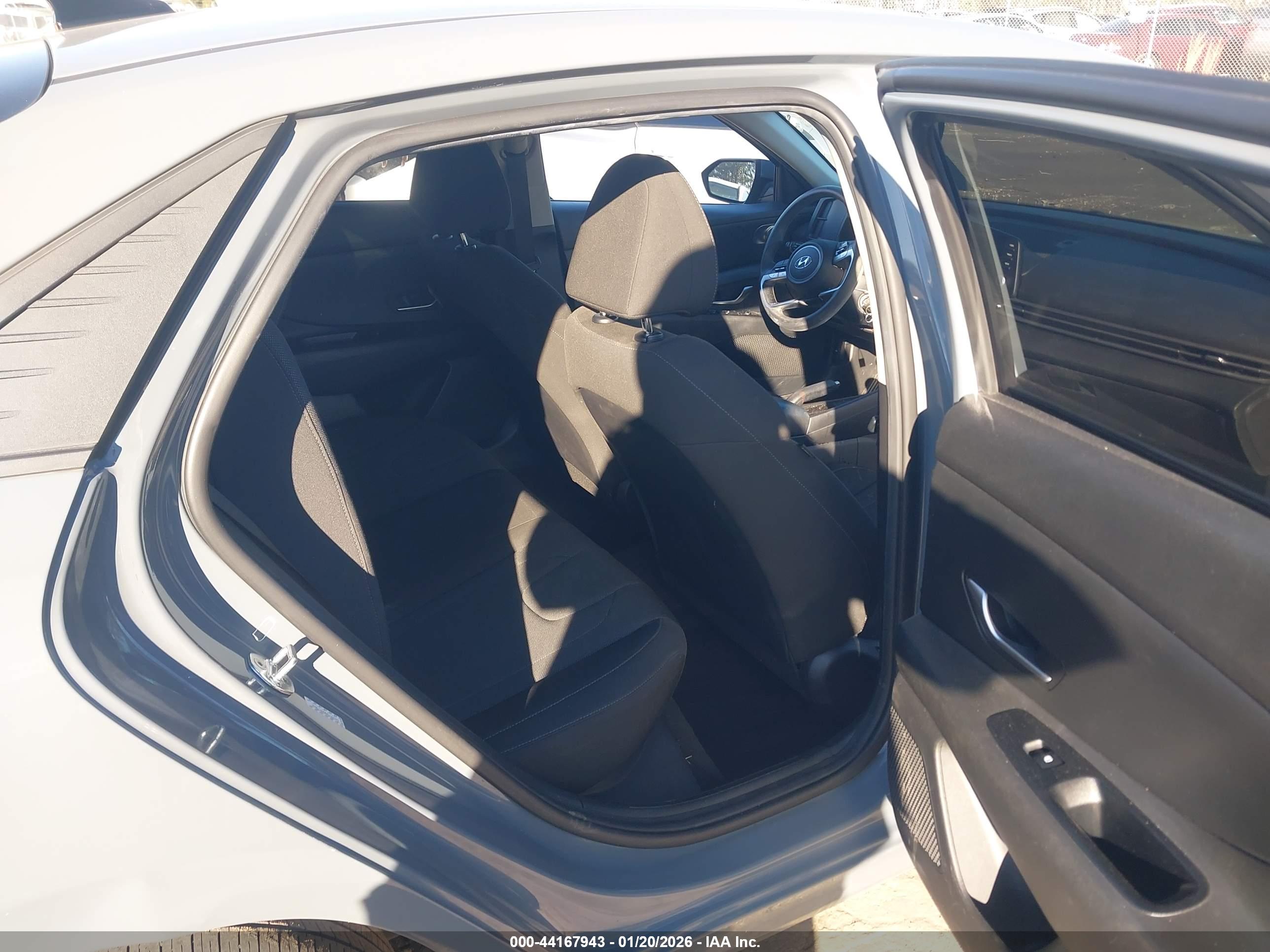 HYUNDAI ELANTRA image 8