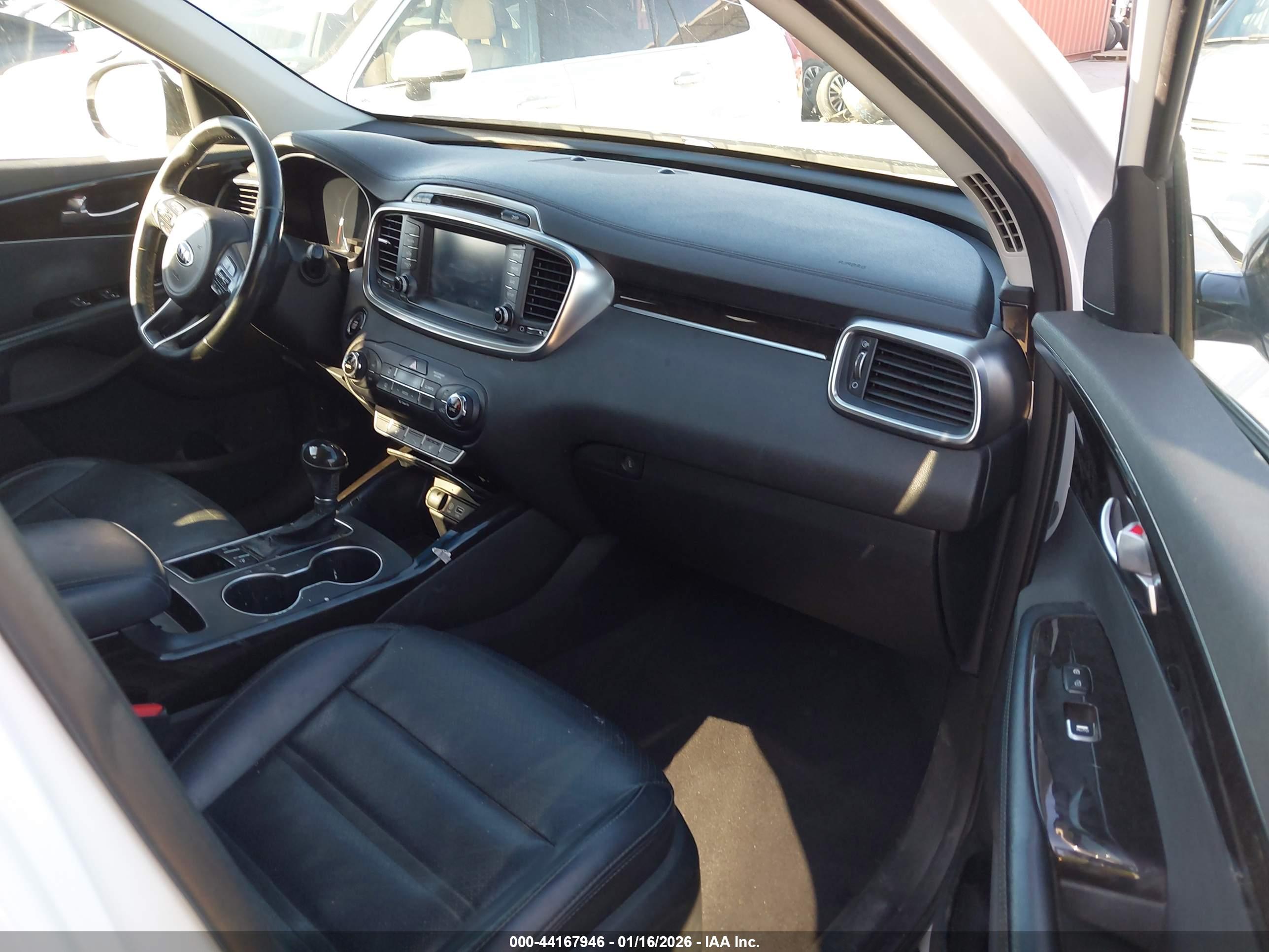 KIA SORENTO image 5