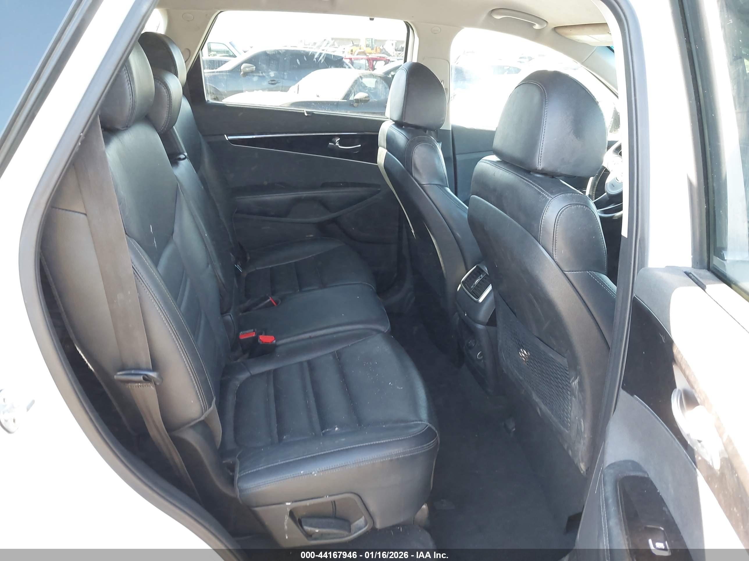 KIA SORENTO image 8
