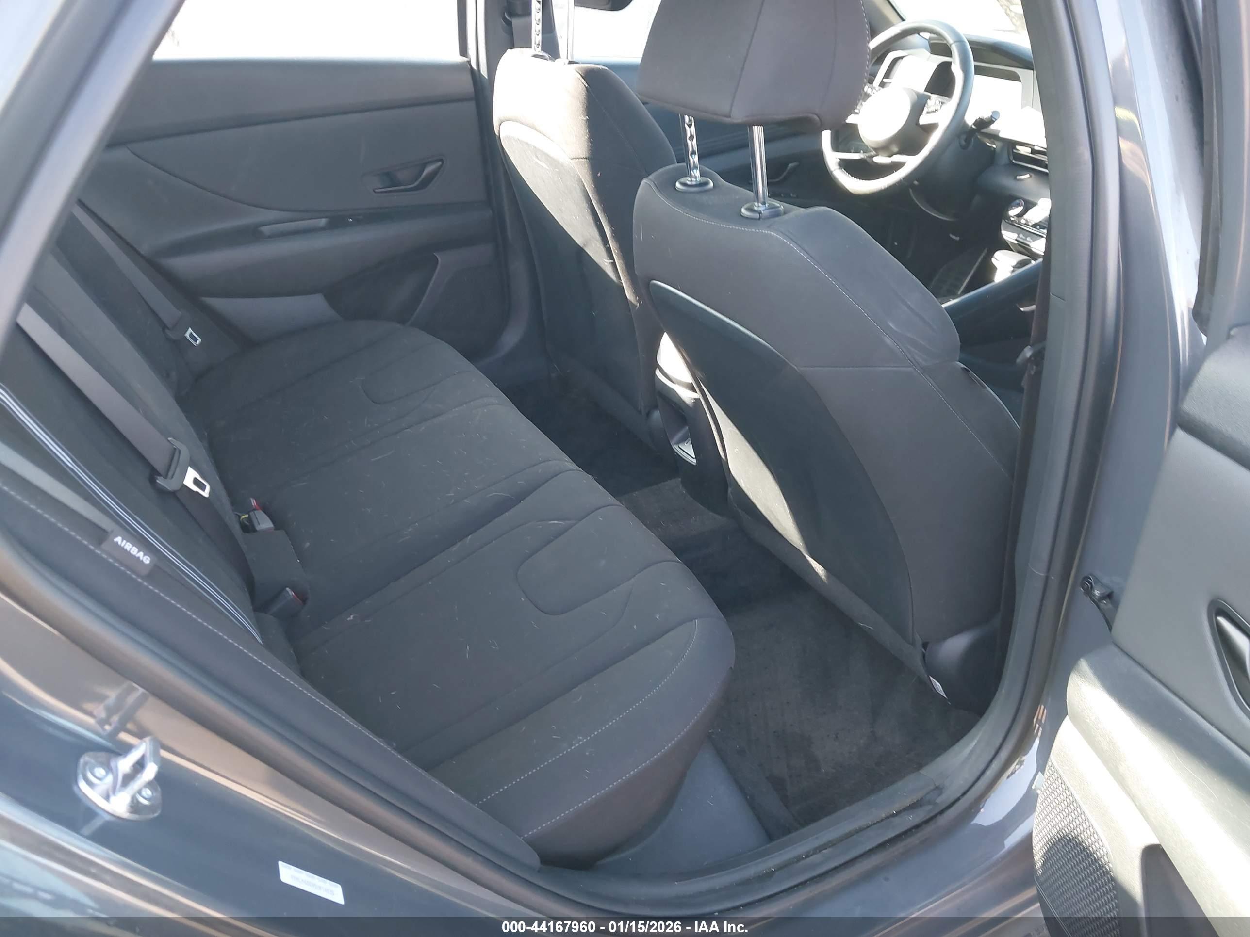 HYUNDAI ELANTRA image 8