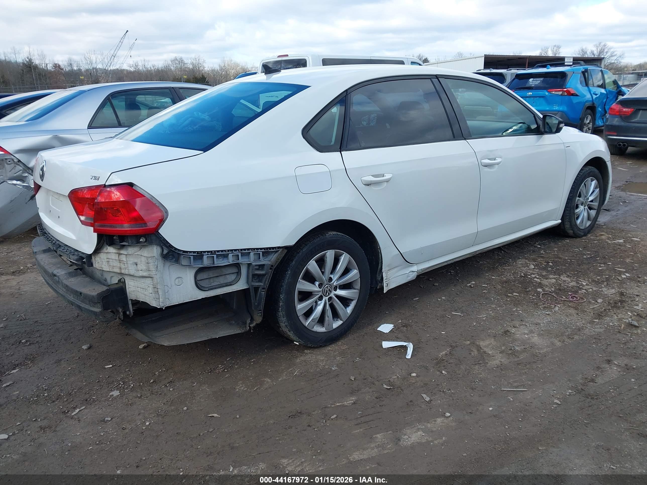 VOLKSWAGEN PASSAT image 4
