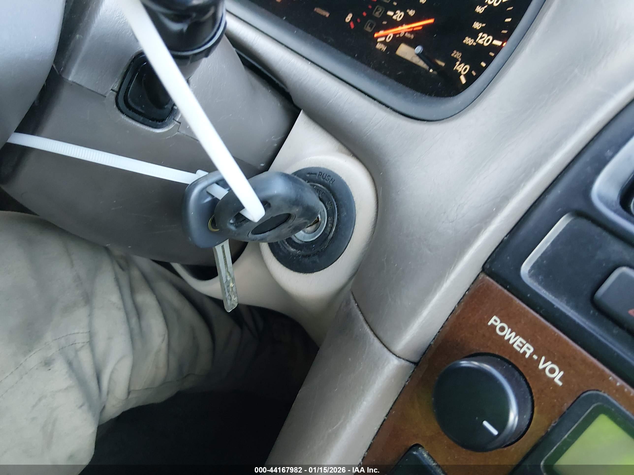 LEXUS ES image 11