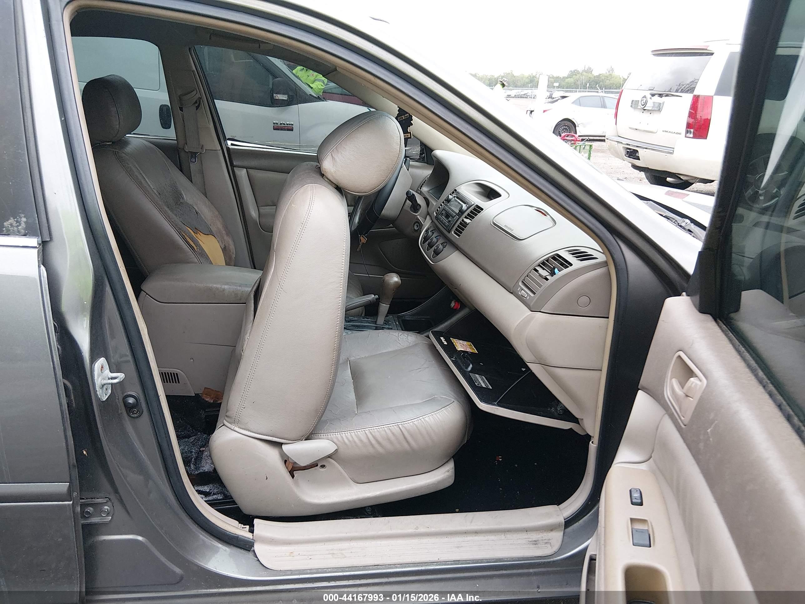 TOYOTA CAMRY image 5