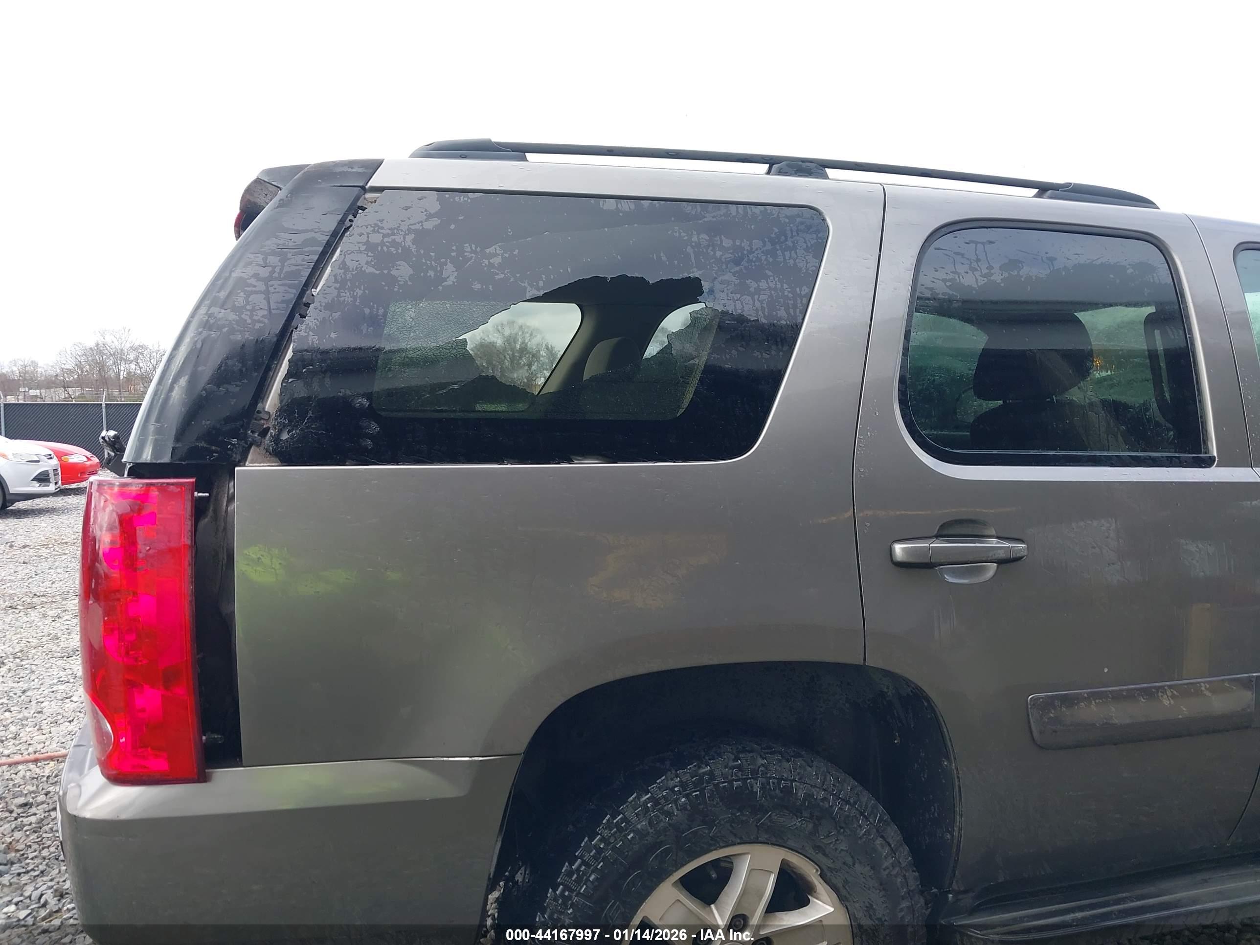 GMC YUKON image 6