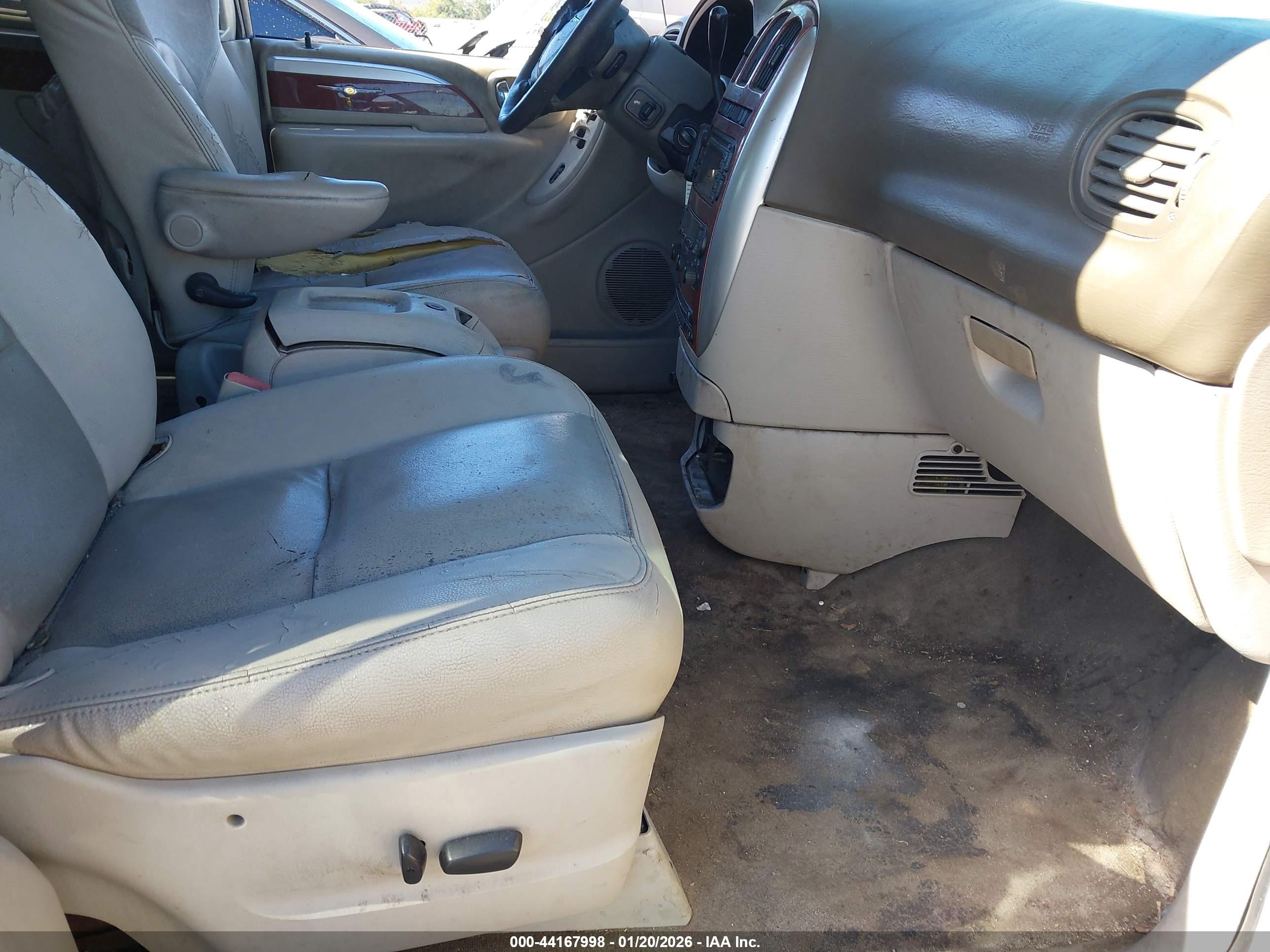 CHRYSLER TOWN image 5