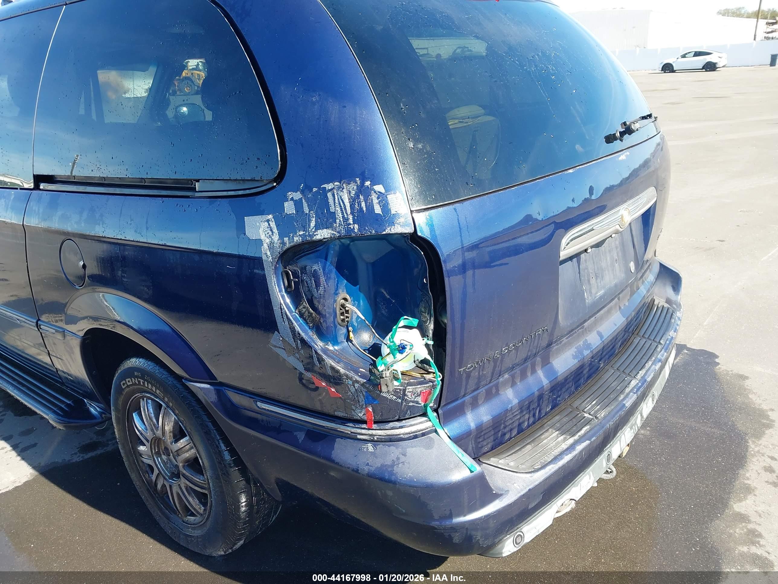 CHRYSLER TOWN image 6