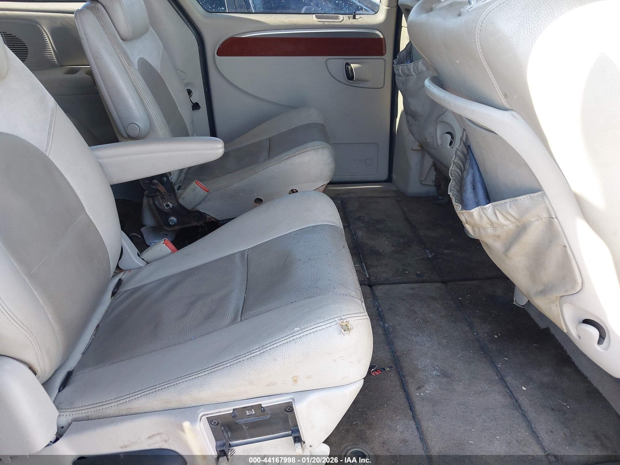CHRYSLER TOWN image 8