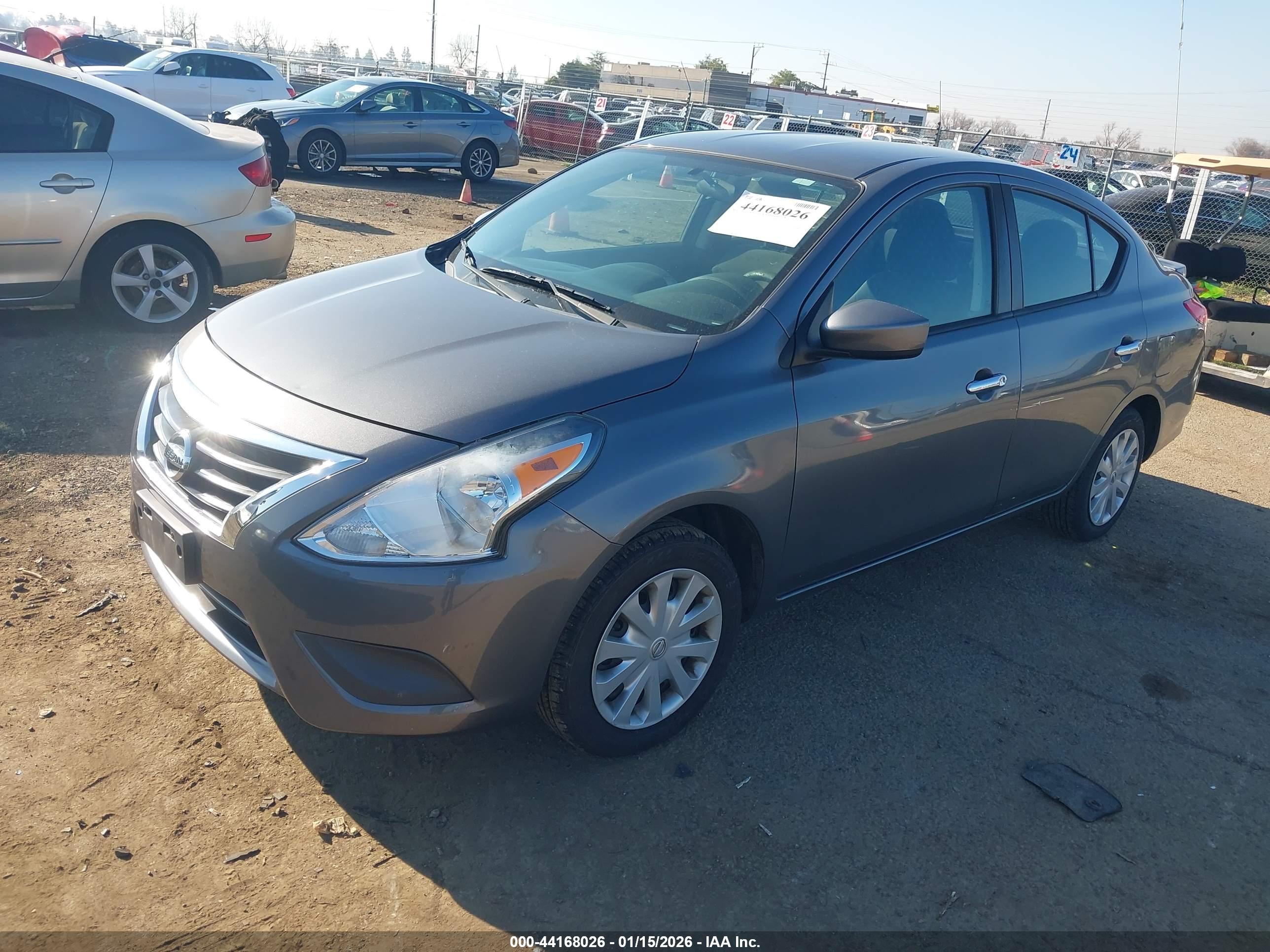 NISSAN VERSA image 2