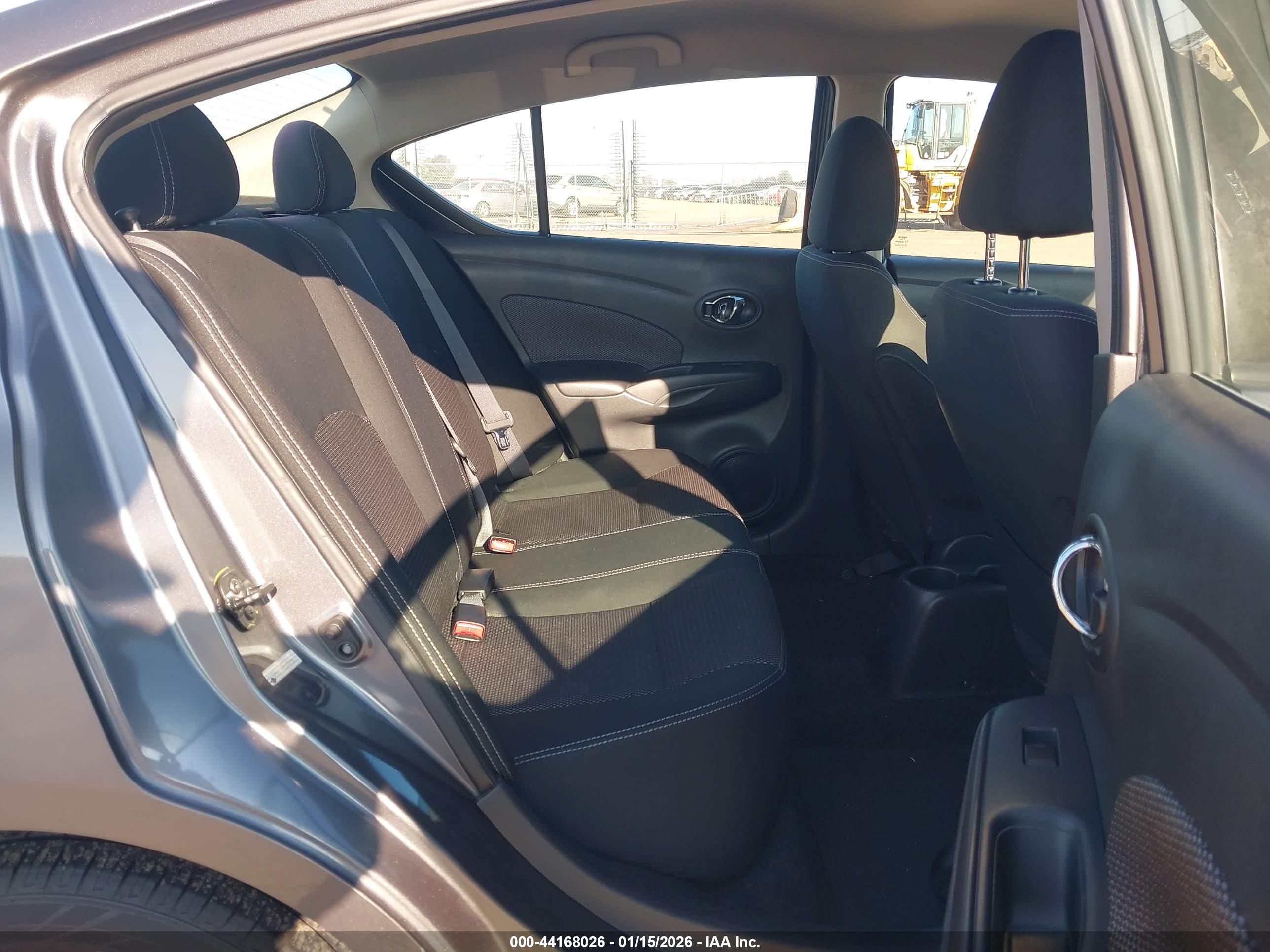 NISSAN VERSA image 8