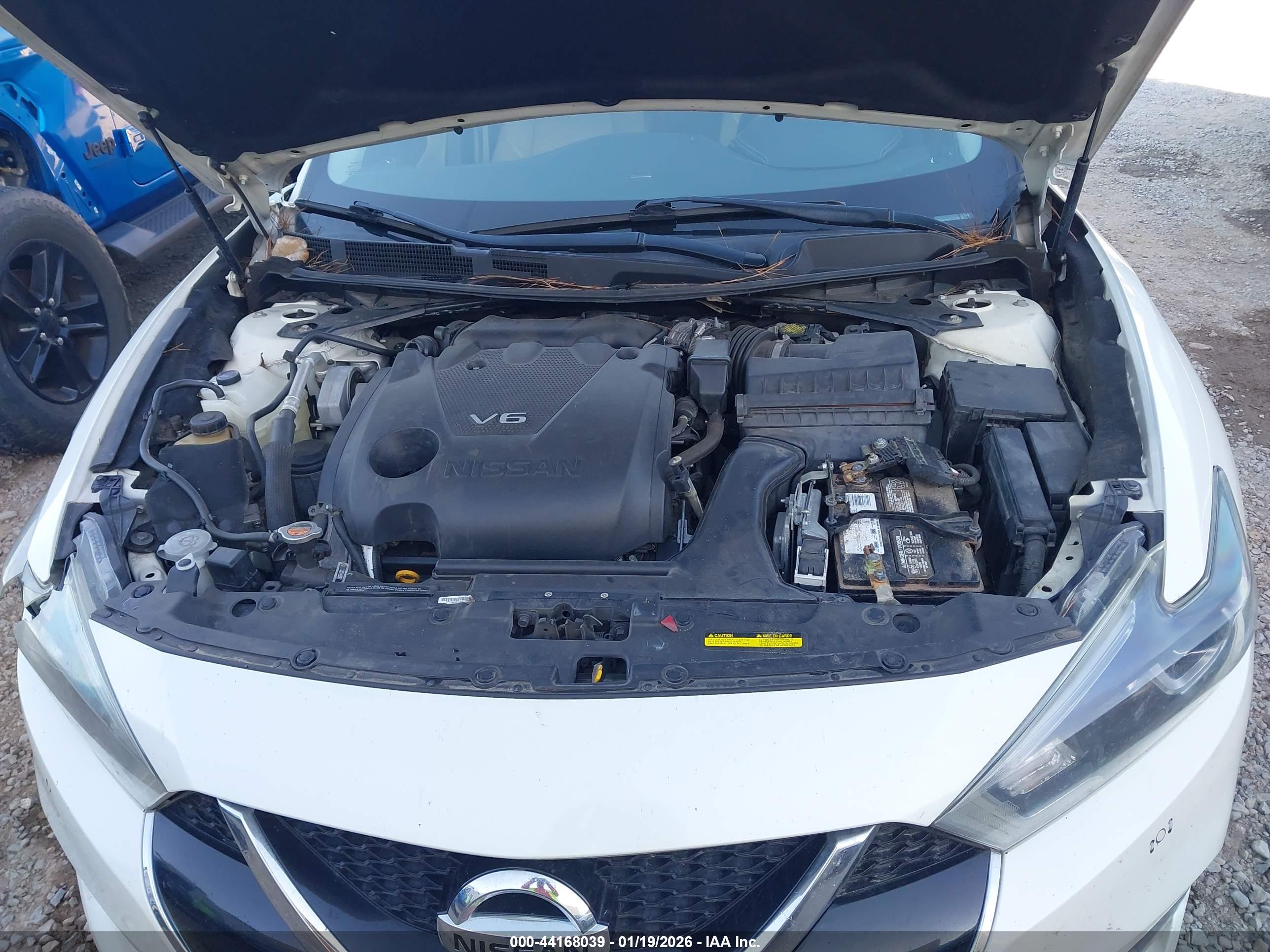 NISSAN MAXIMA image 10