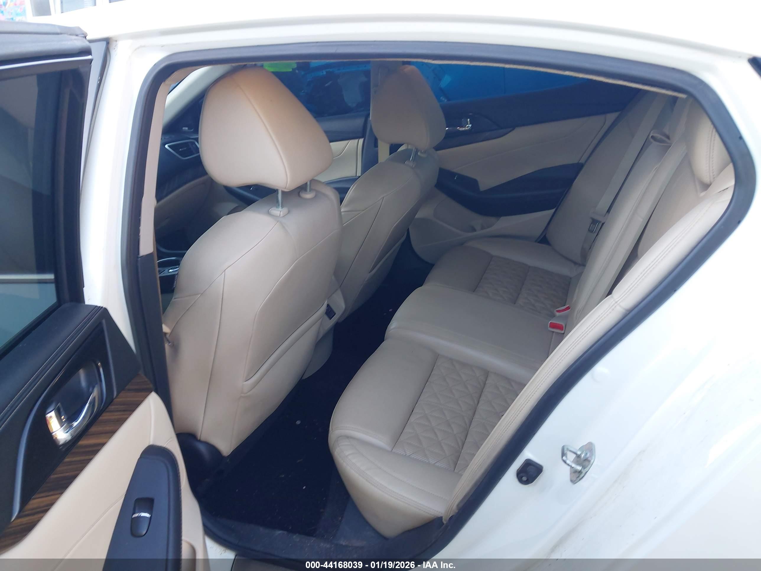 NISSAN MAXIMA image 8