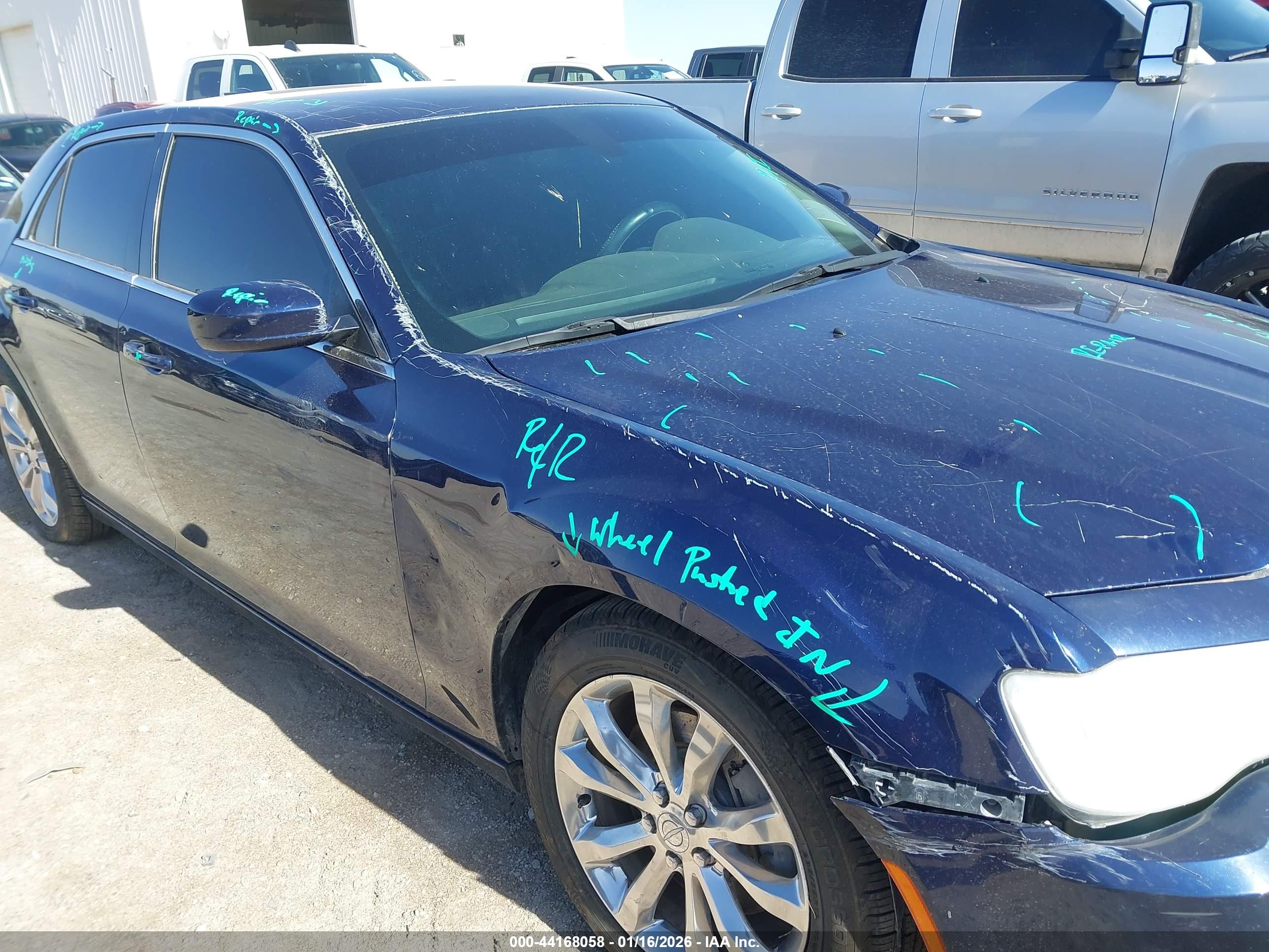 CHRYSLER 300 image 6