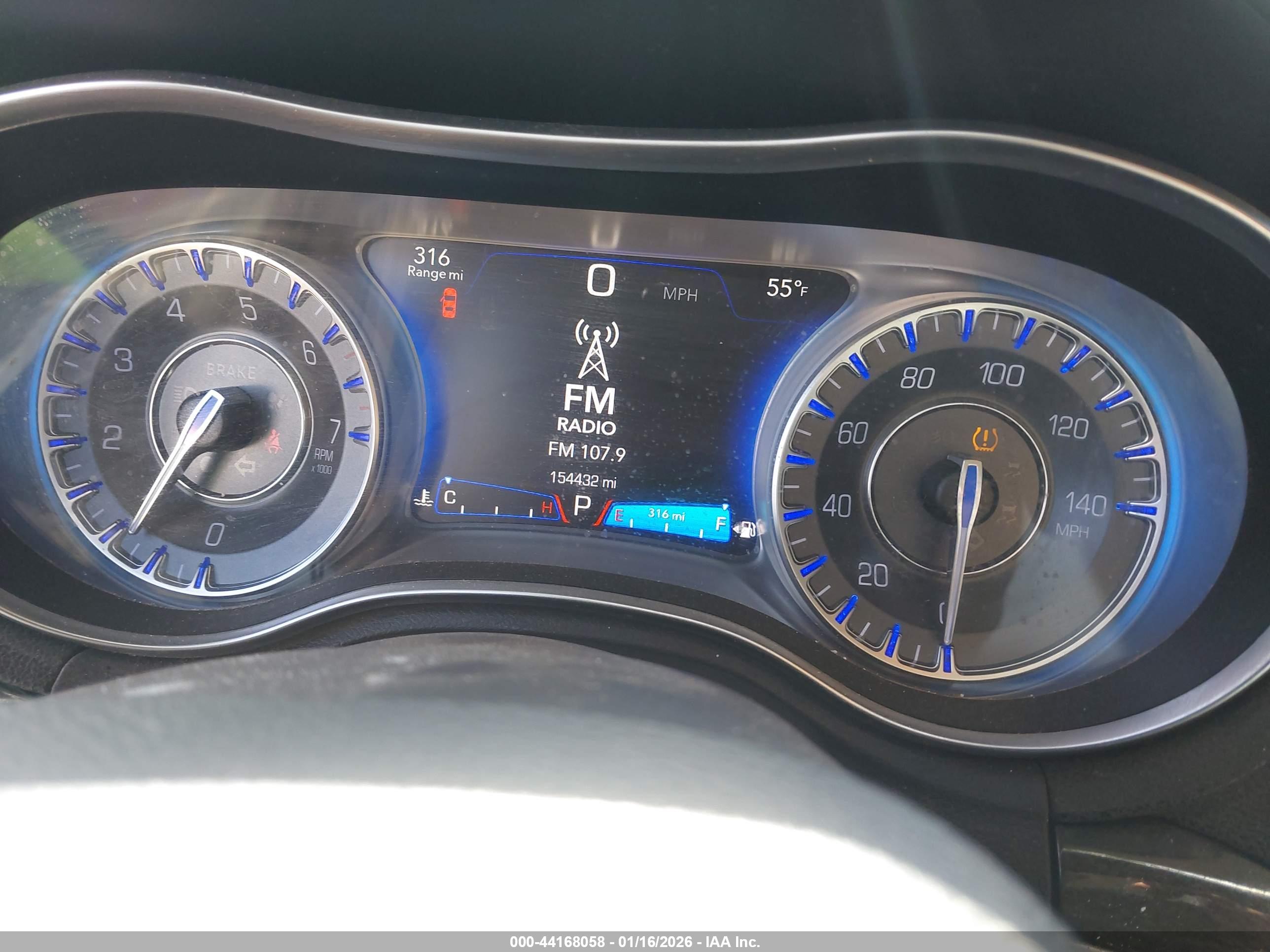 CHRYSLER 300 image 7