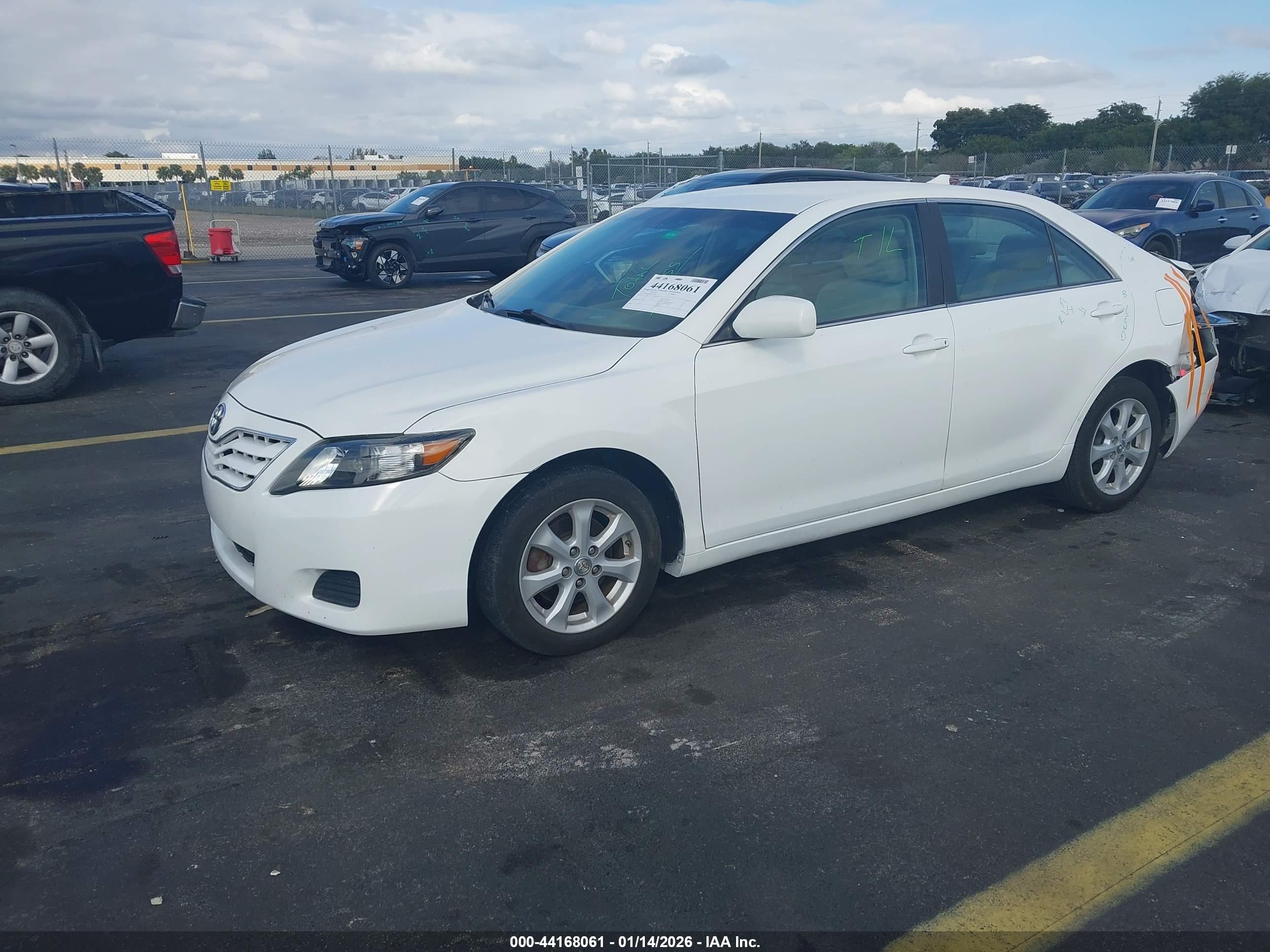 TOYOTA CAMRY image 2