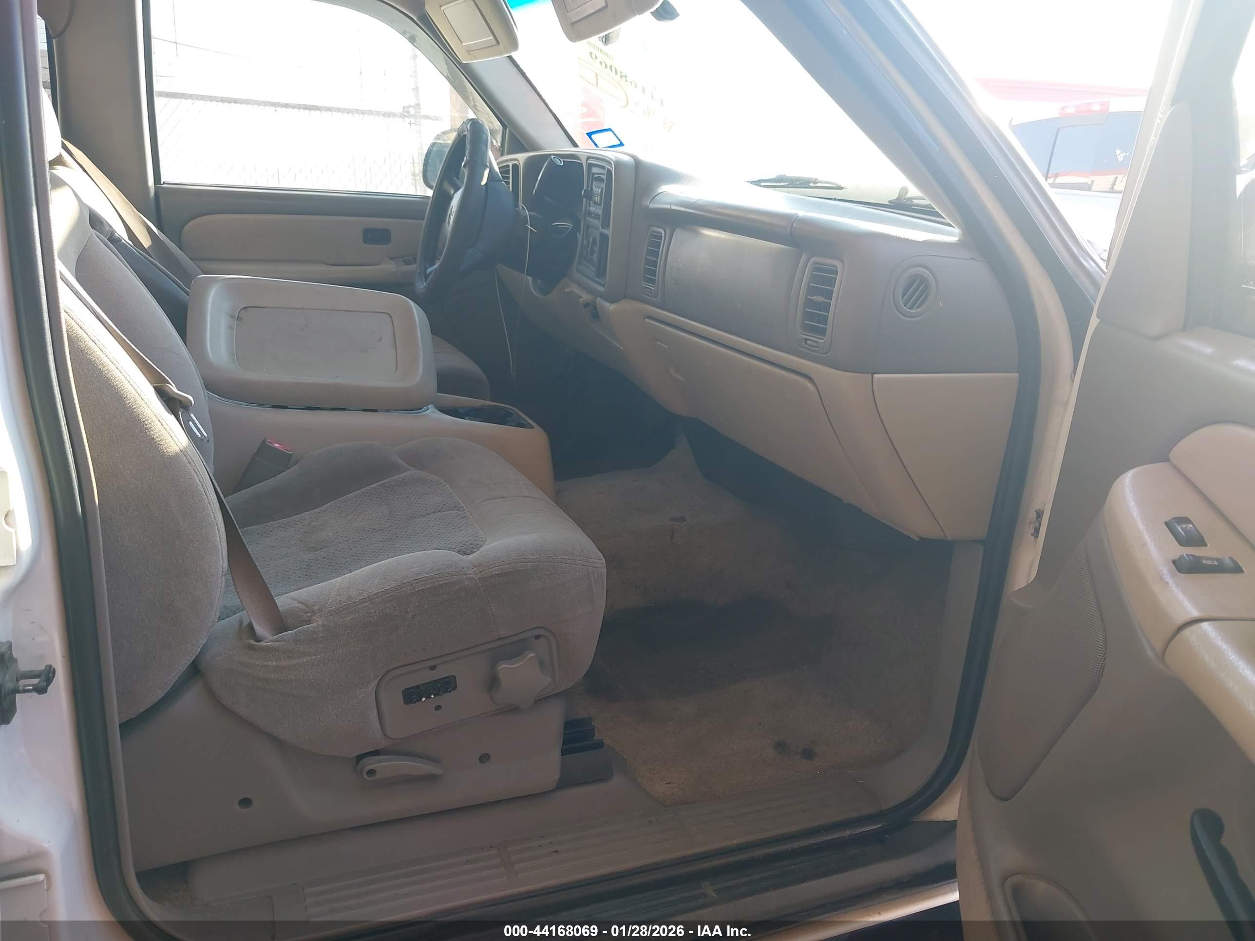 CHEVROLET SUBURBAN image 5