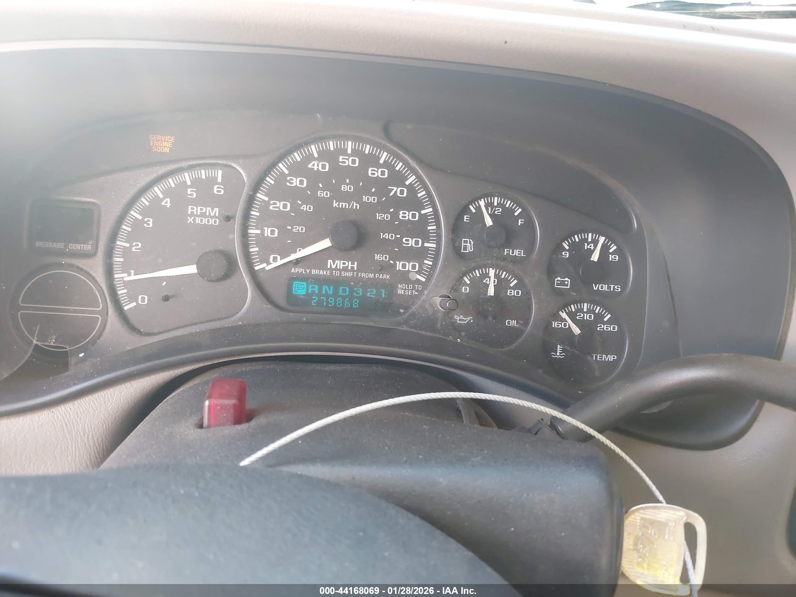 CHEVROLET SUBURBAN image 7