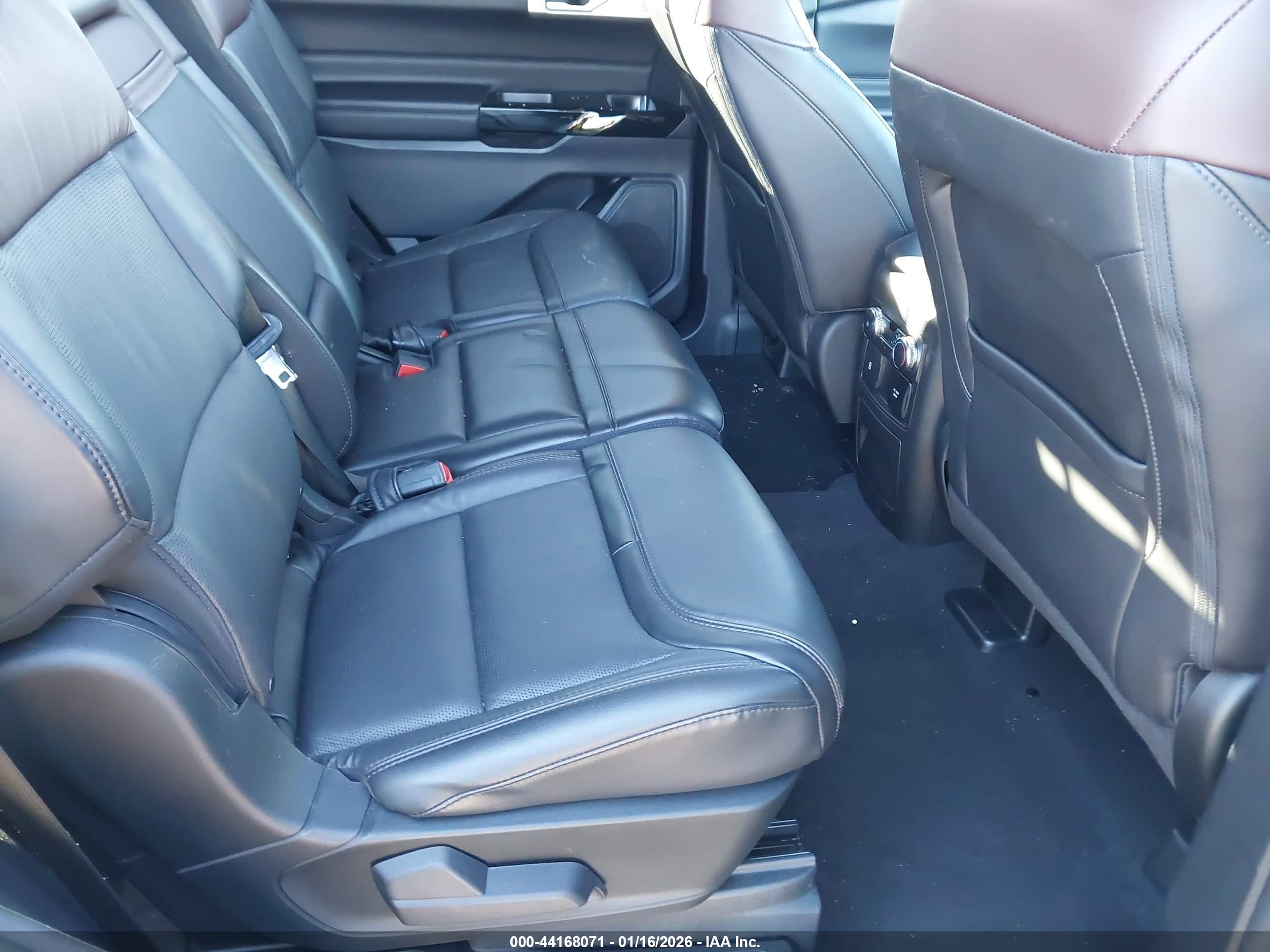 FORD EXPLORER image 8