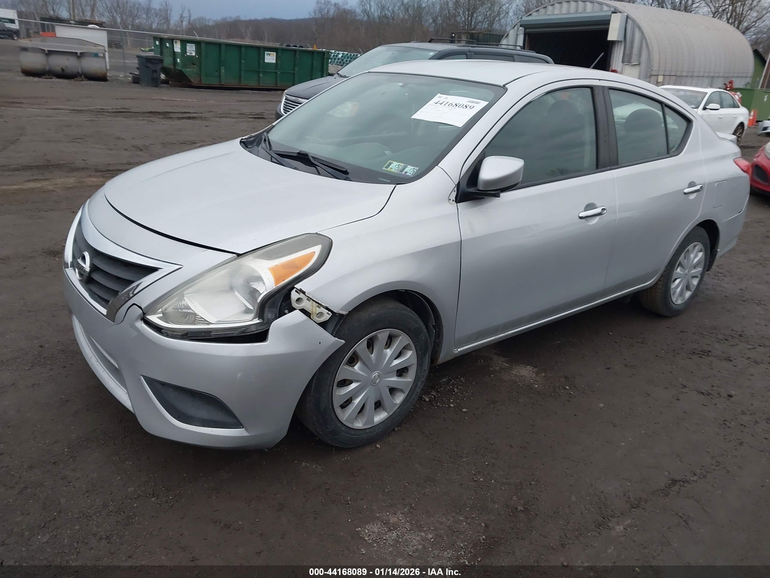 NISSAN VERSA image 2