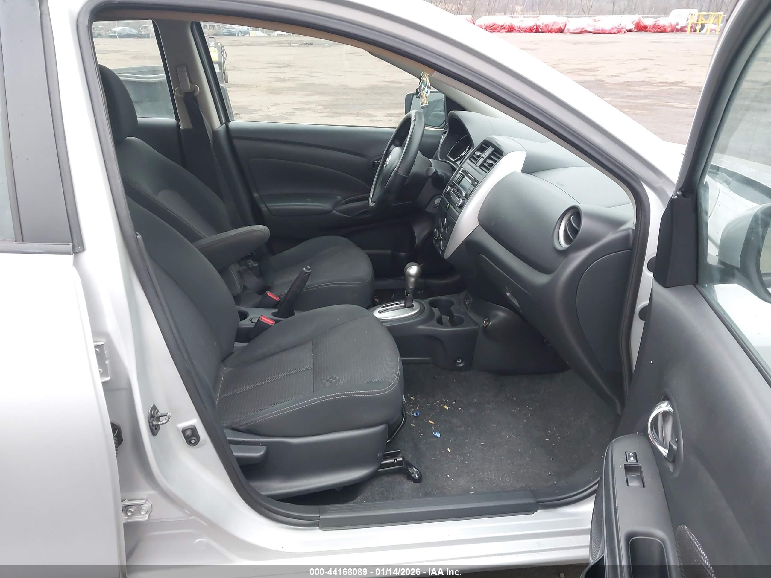 NISSAN VERSA image 5