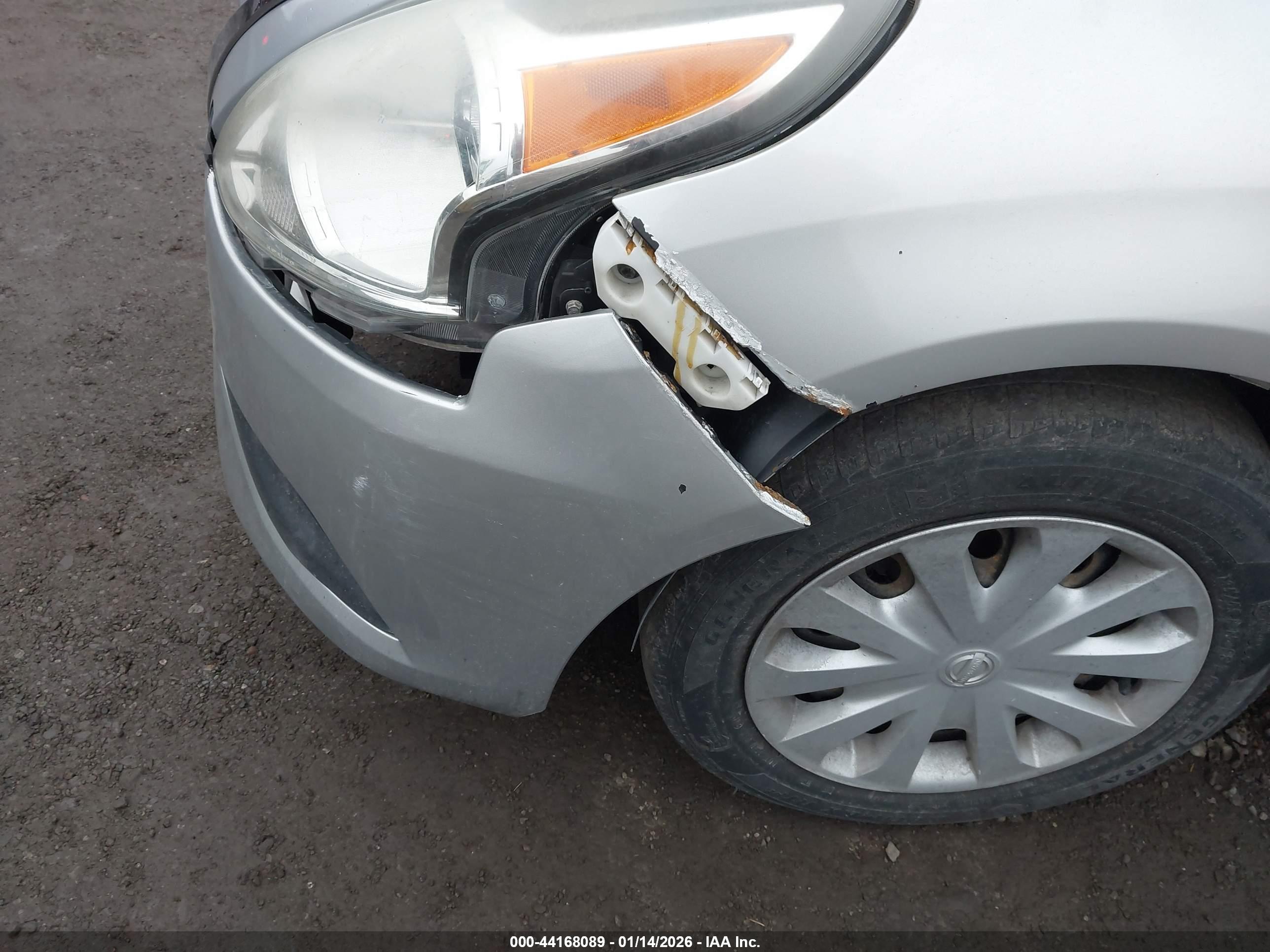 NISSAN VERSA image 6