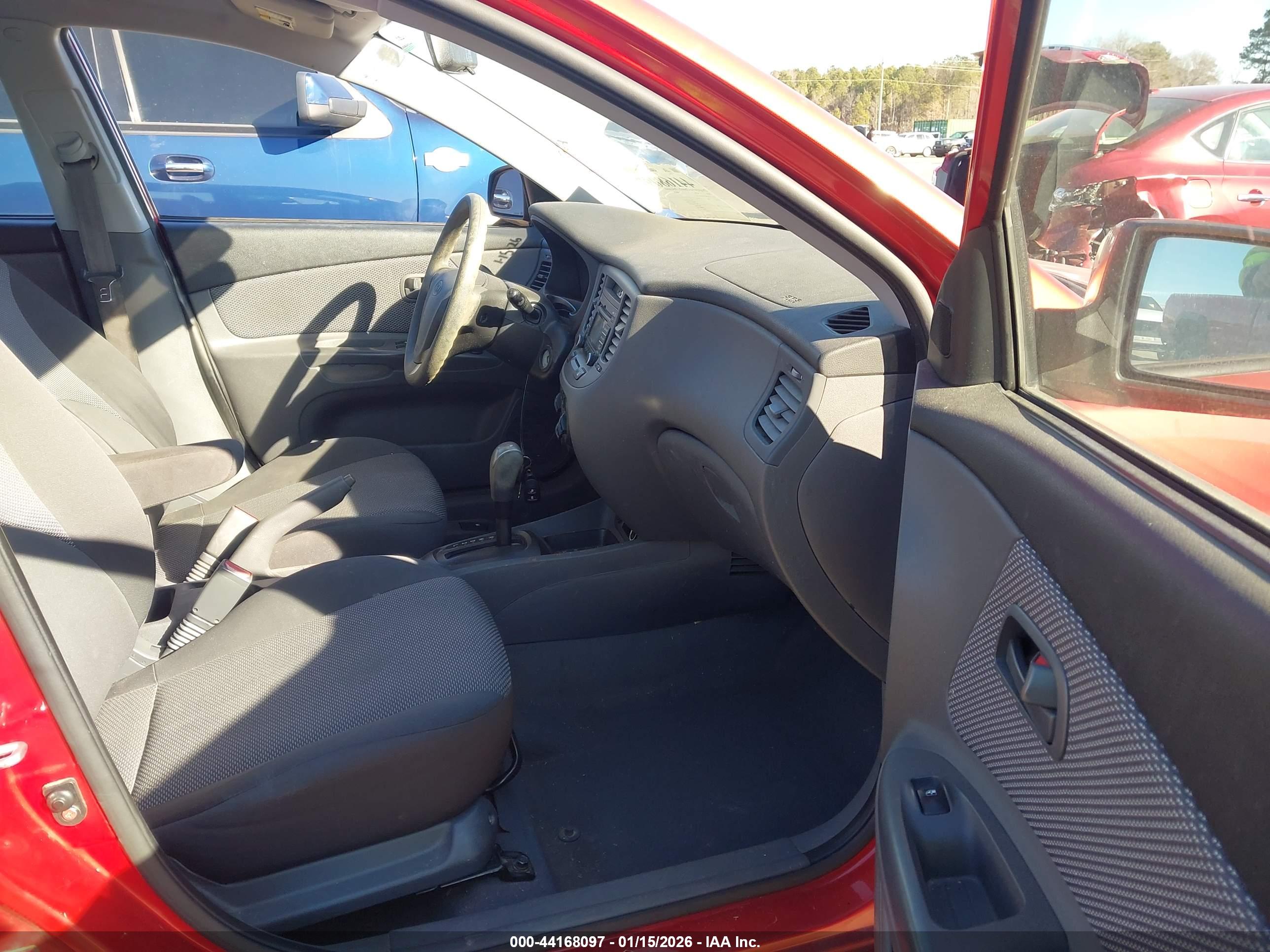 KIA RIO5 image 5