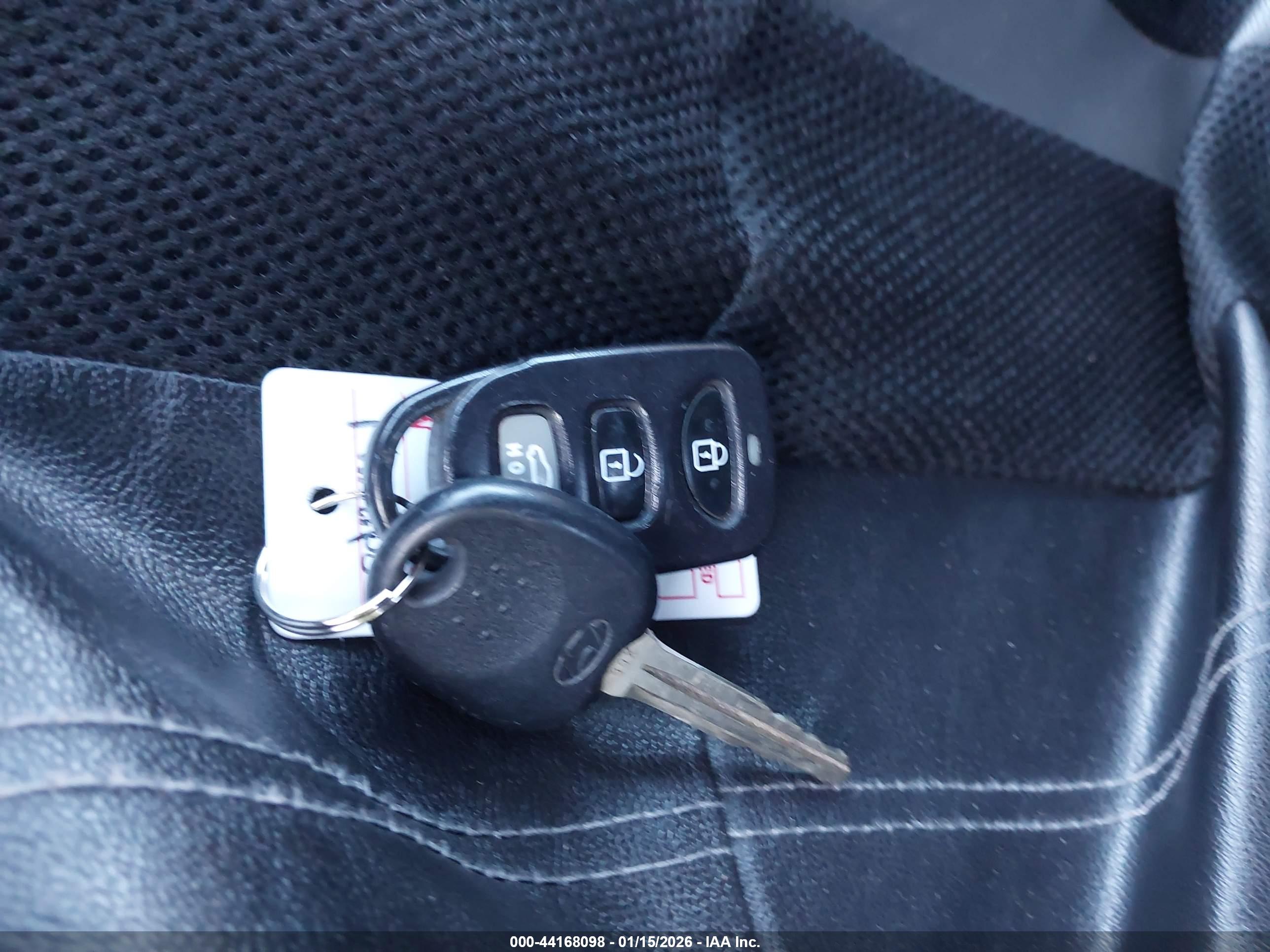 HYUNDAI ELANTRA image 11
