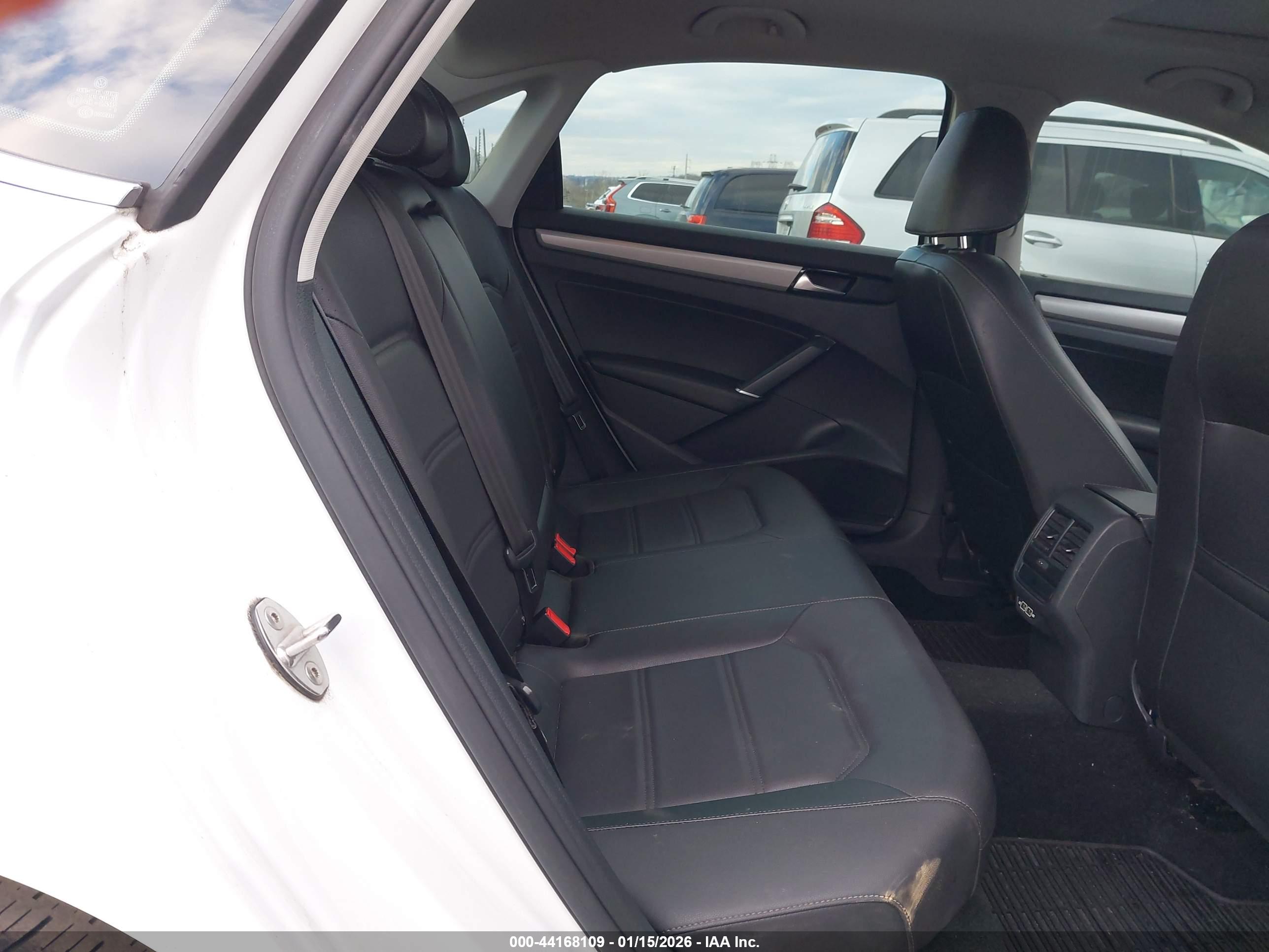VOLKSWAGEN PASSAT image 8
