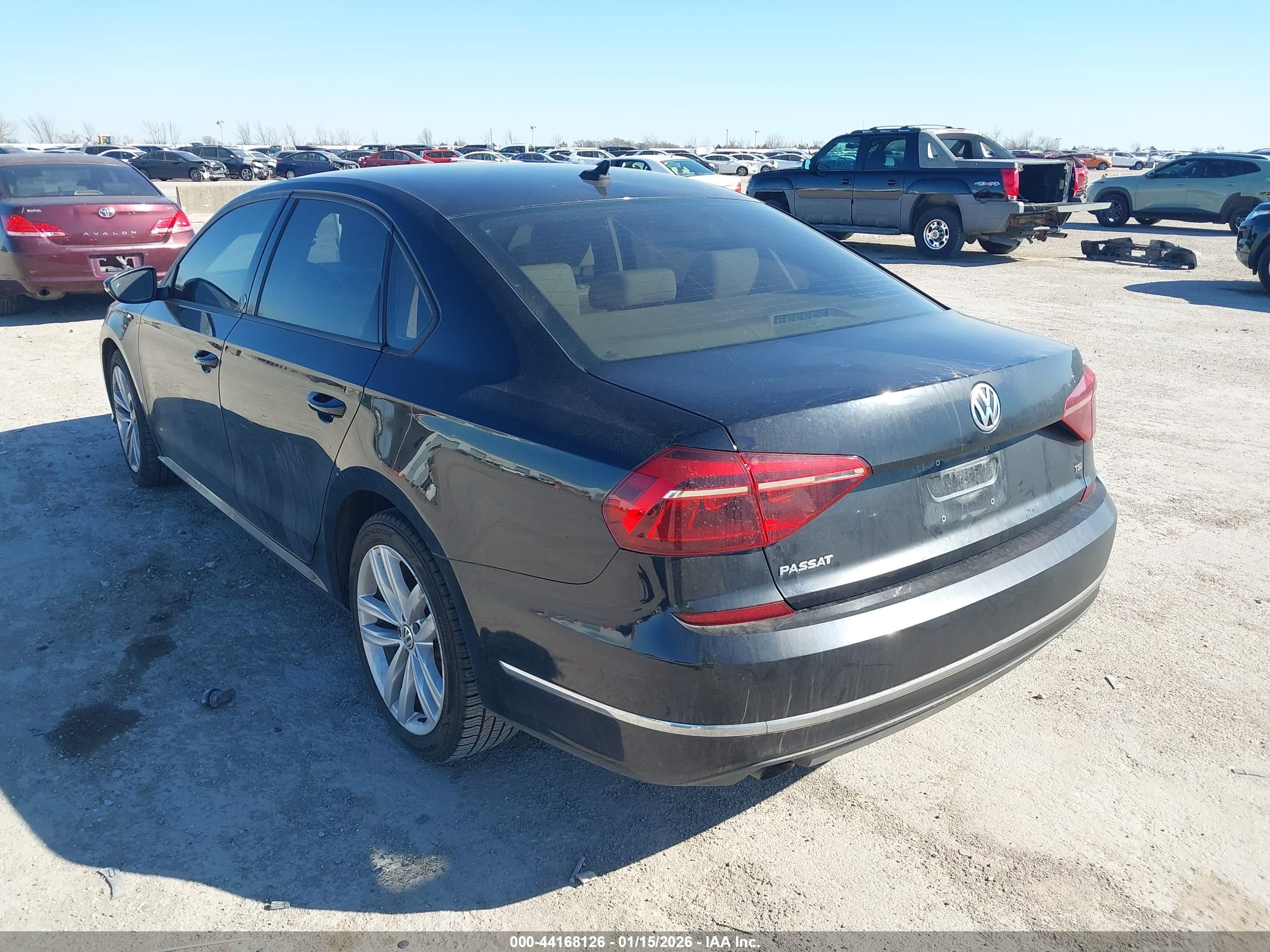 VOLKSWAGEN PASSAT image 3