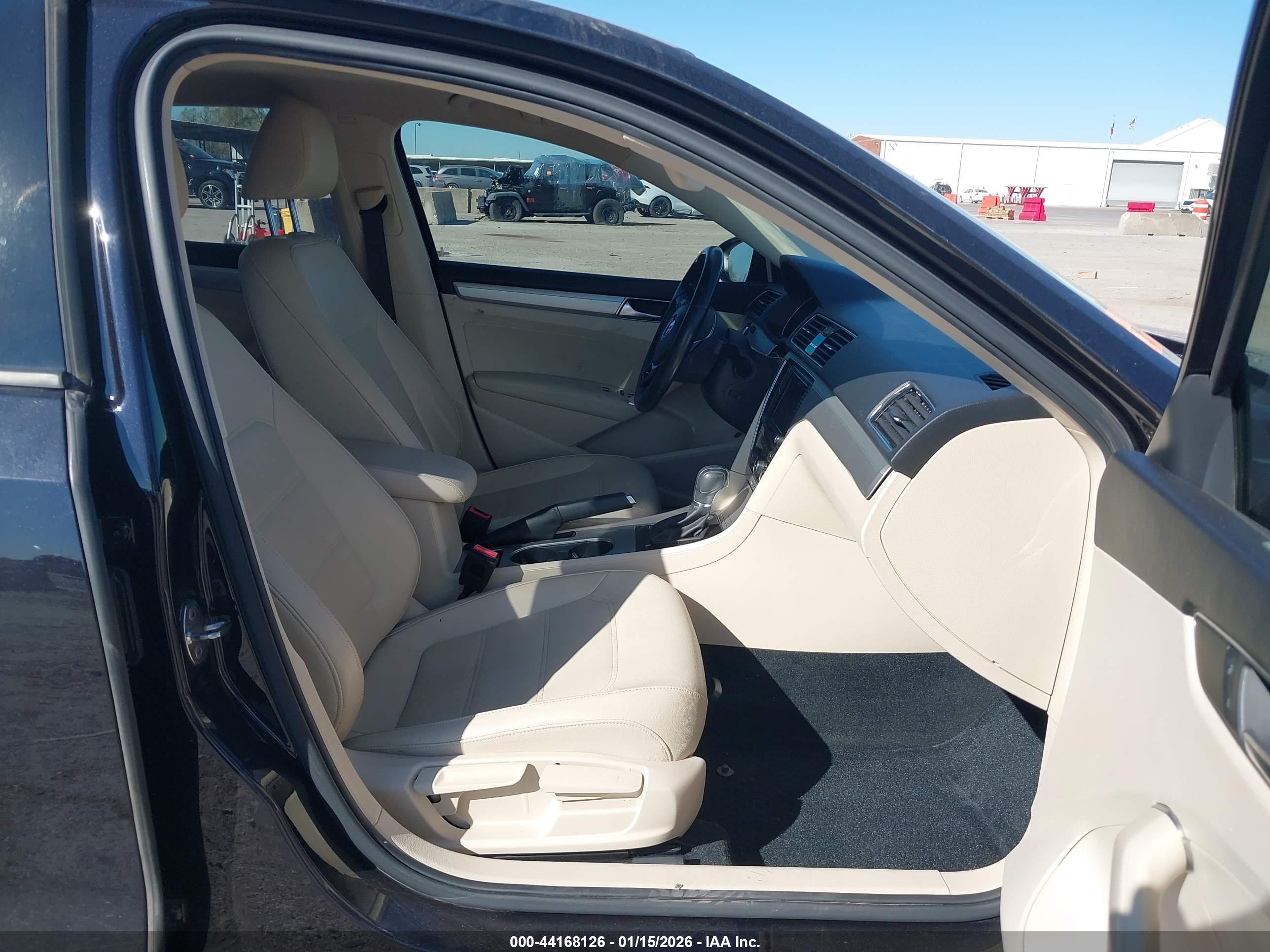 VOLKSWAGEN PASSAT image 5