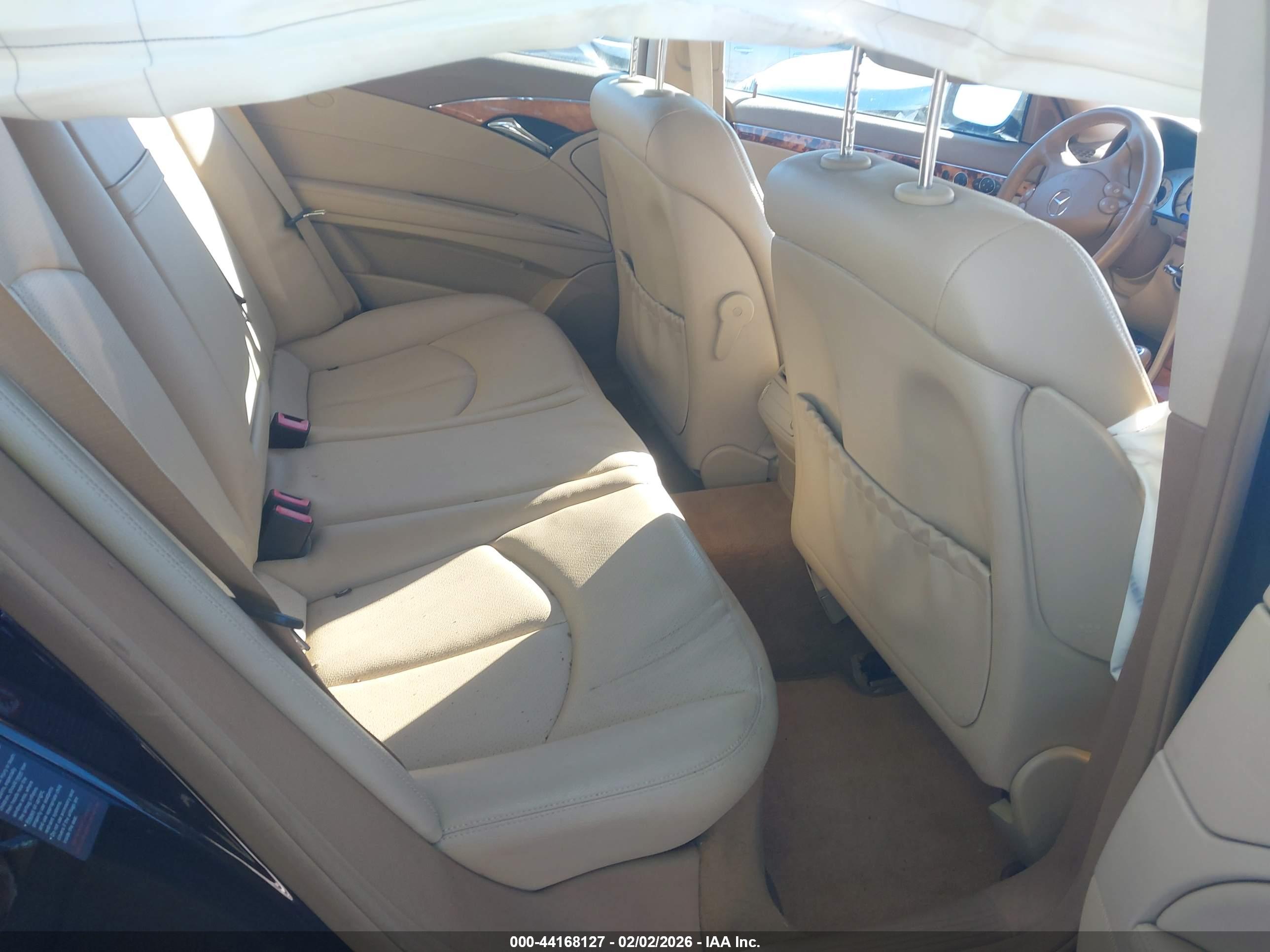 MERCEDES-BENZ E image 8