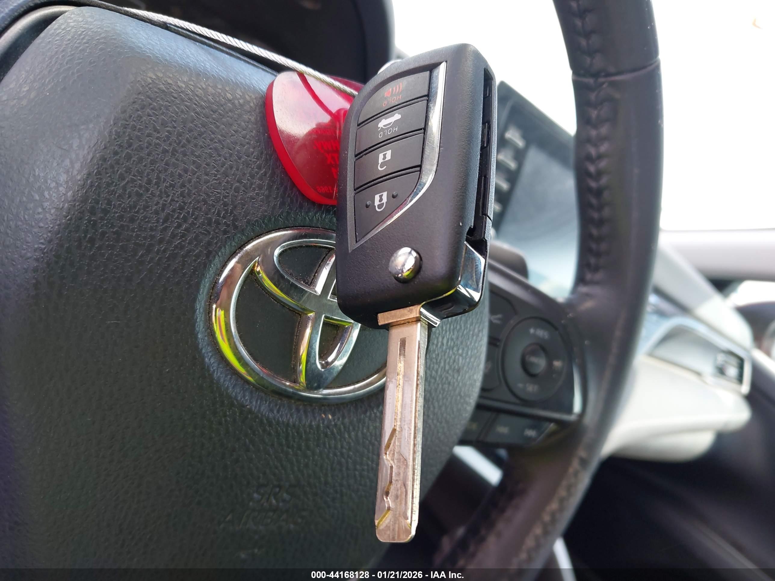 TOYOTA CAMRY image 11