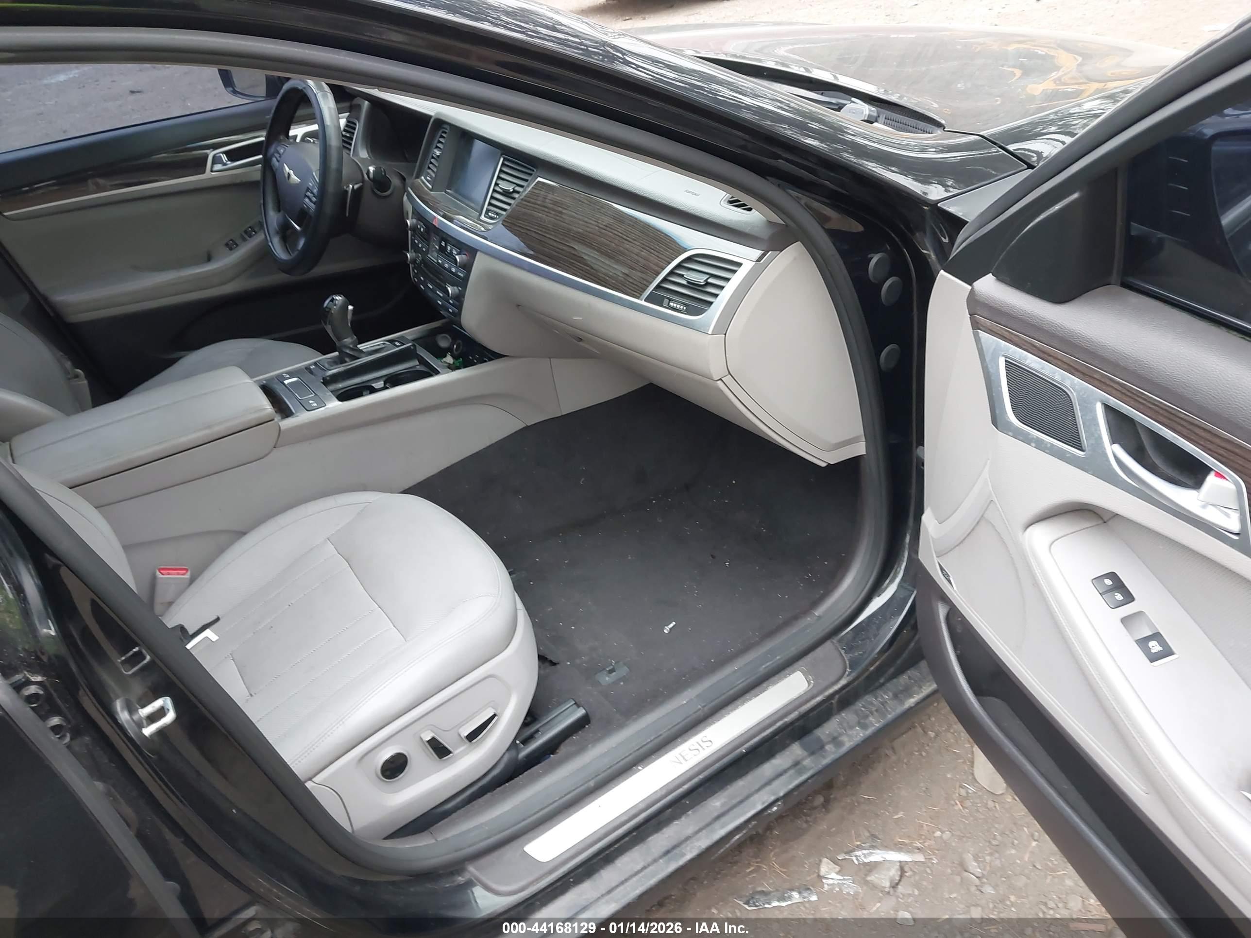HYUNDAI GENESIS image 5