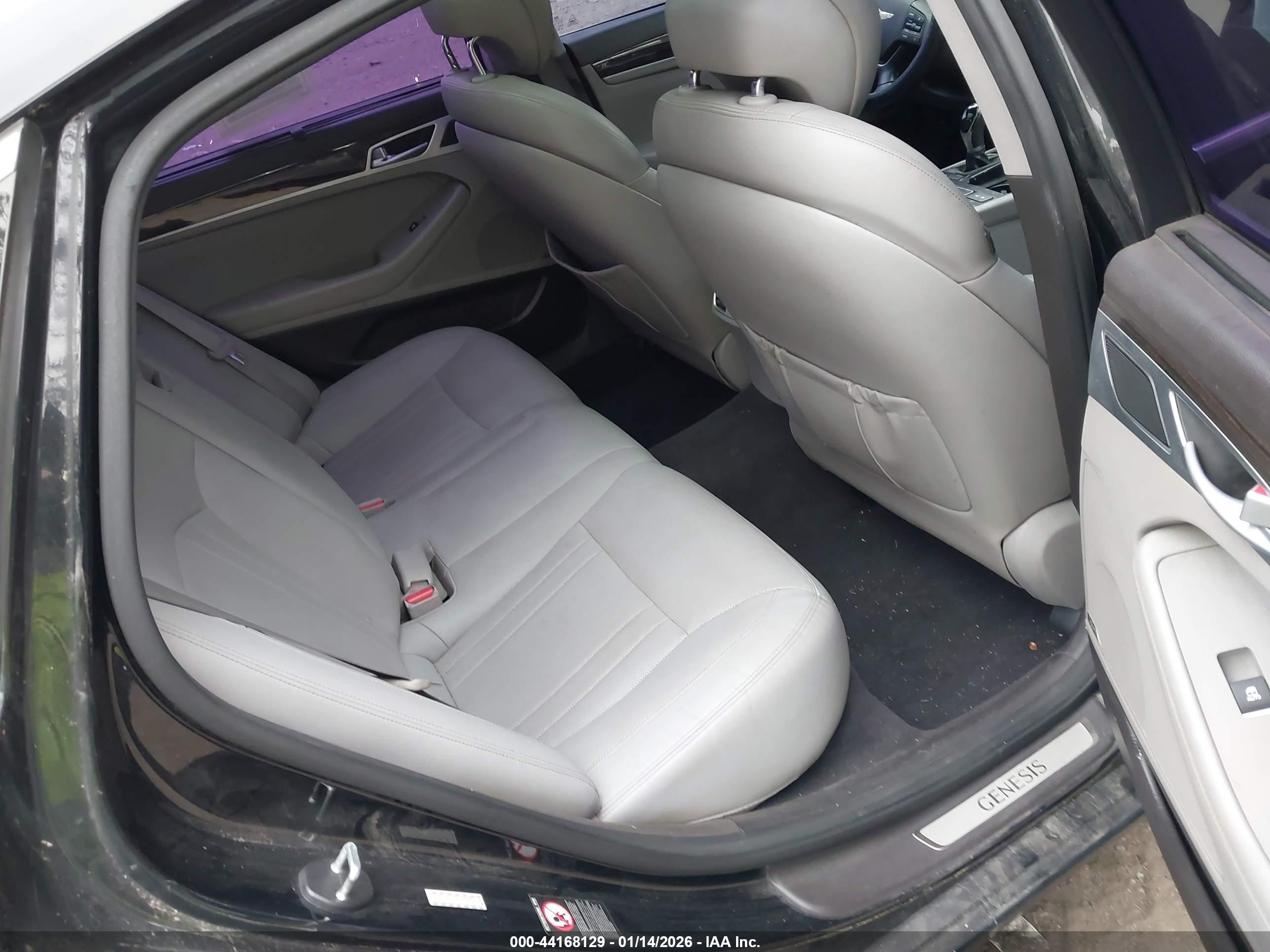 HYUNDAI GENESIS image 8
