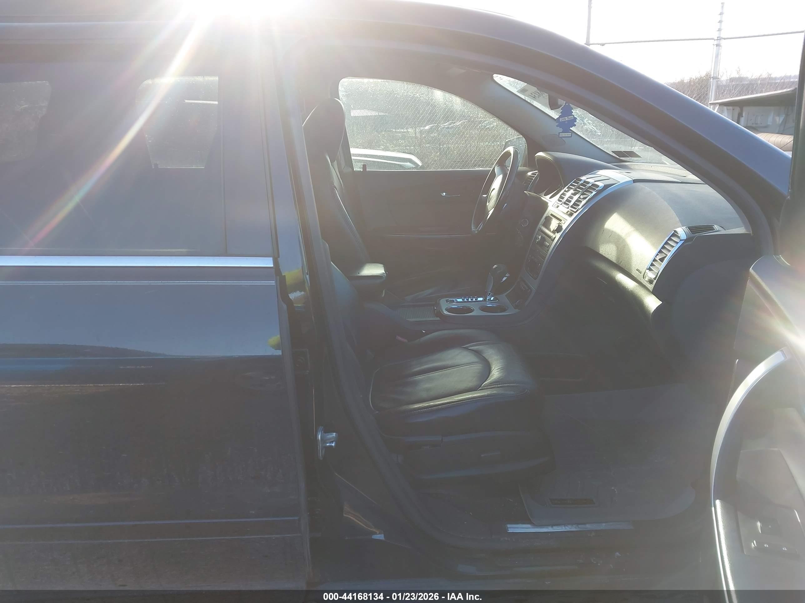 GMC ACADIA image 5