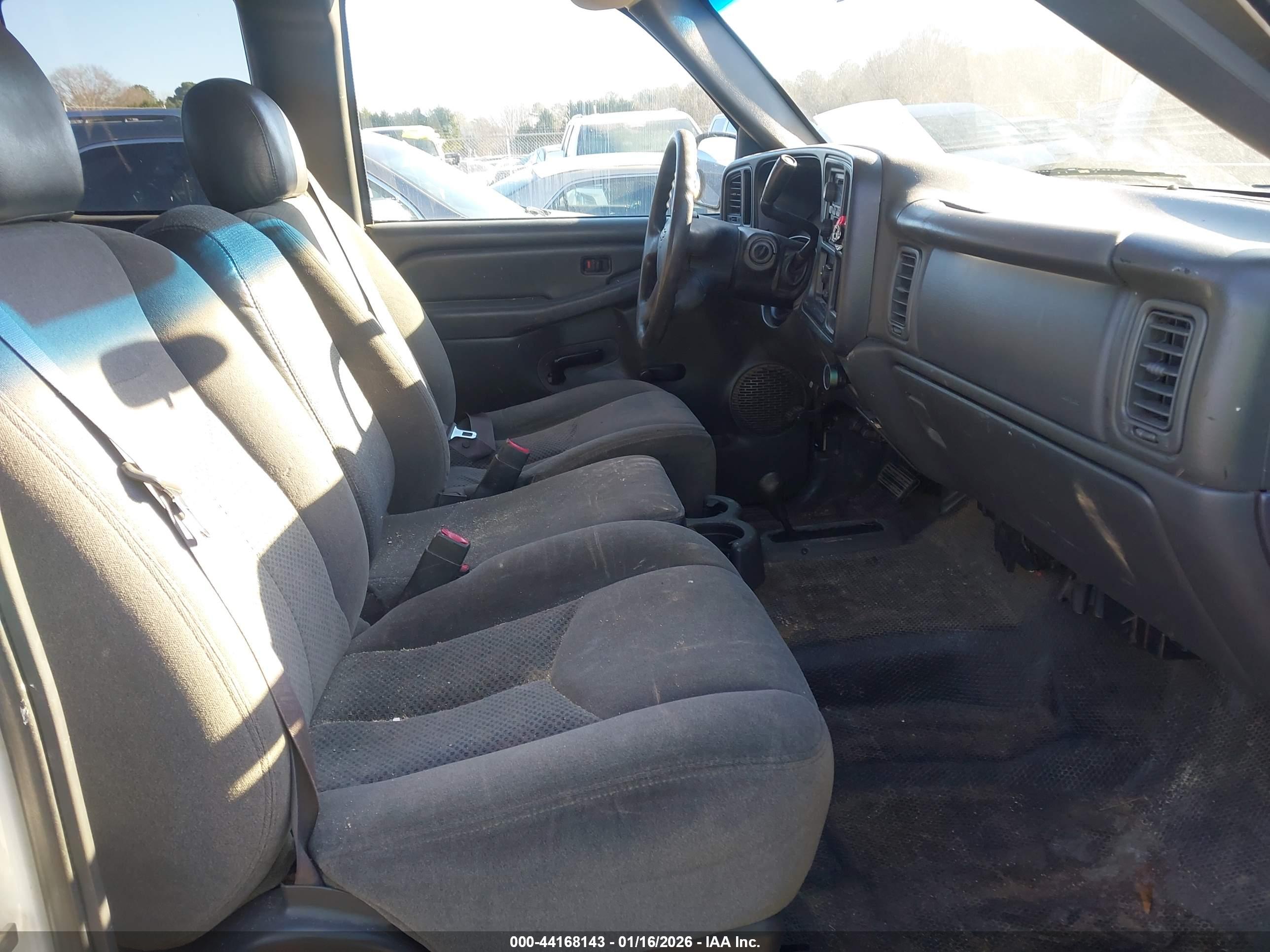 CHEVROLET SILVERADO image 5