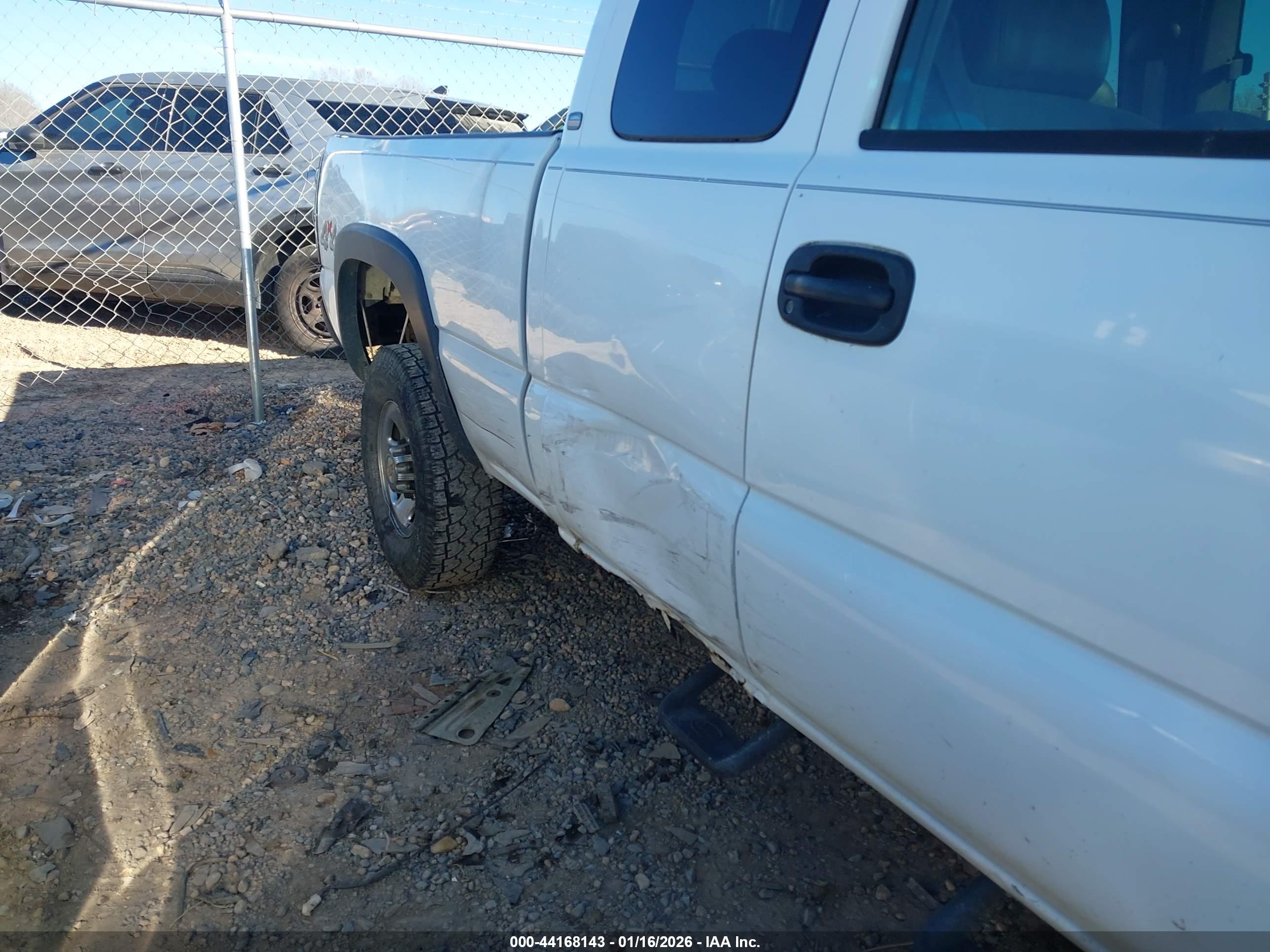 CHEVROLET SILVERADO image 6