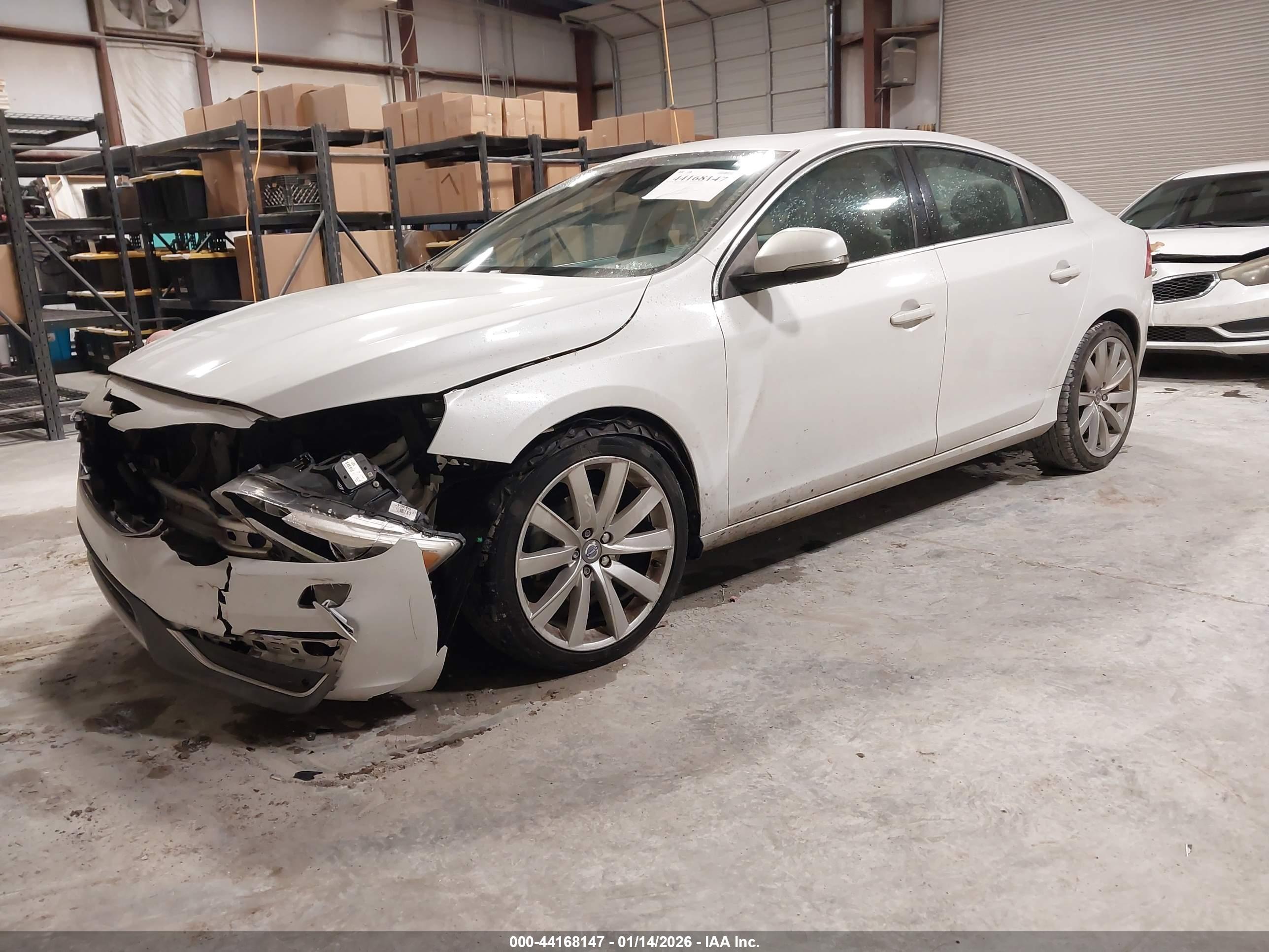 VOLVO S60 image 2