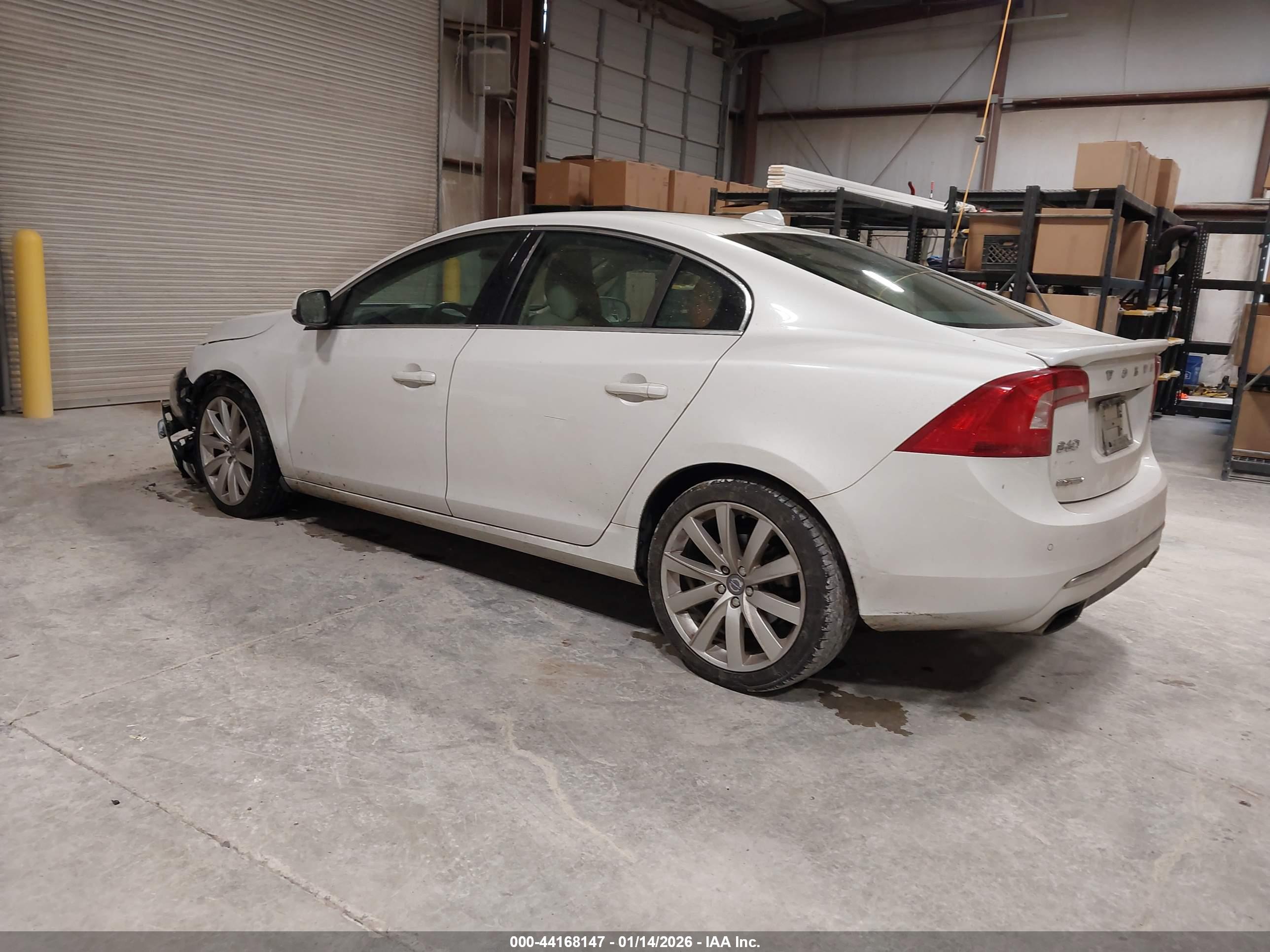 VOLVO S60 image 3