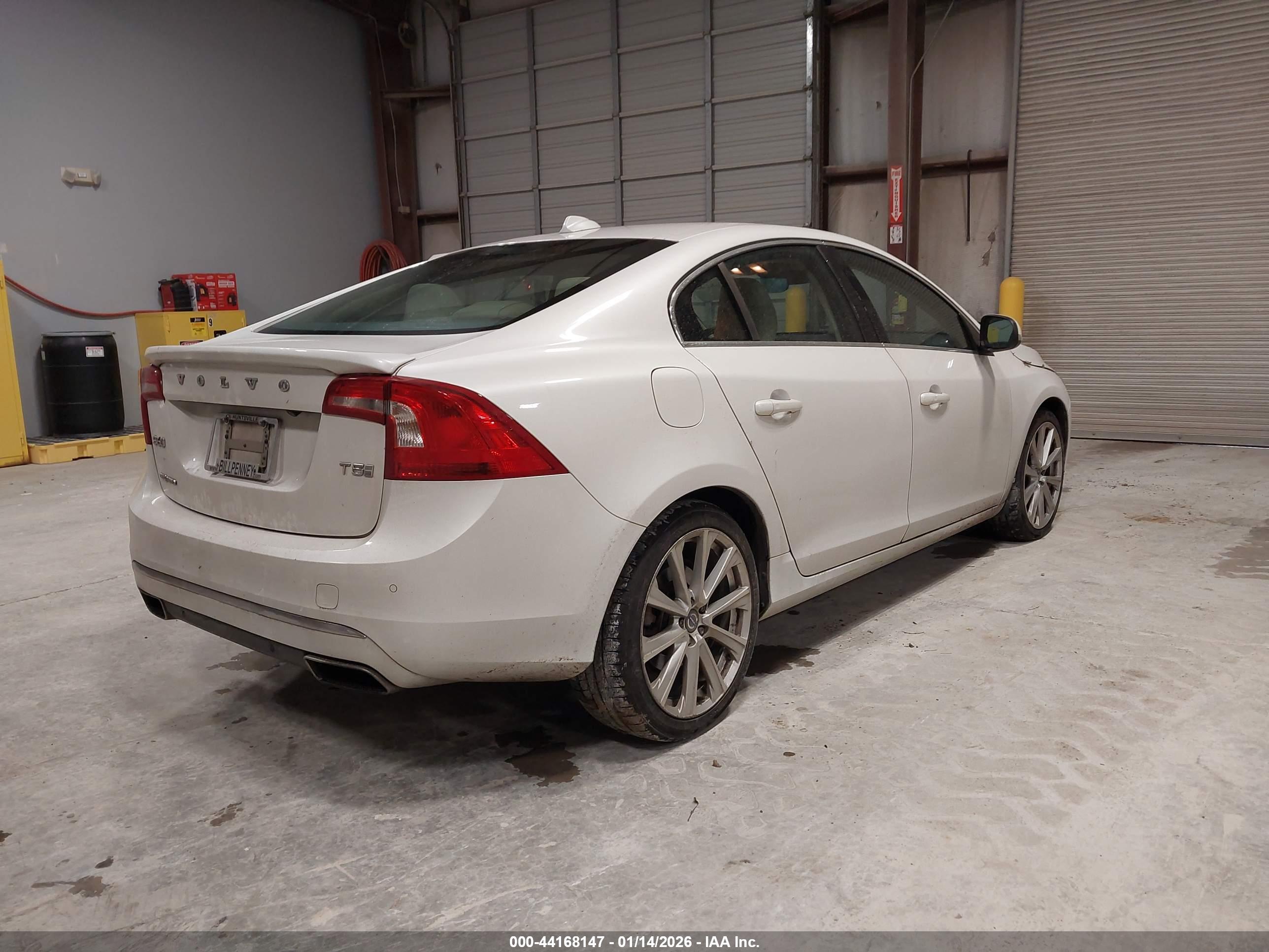 VOLVO S60 image 4