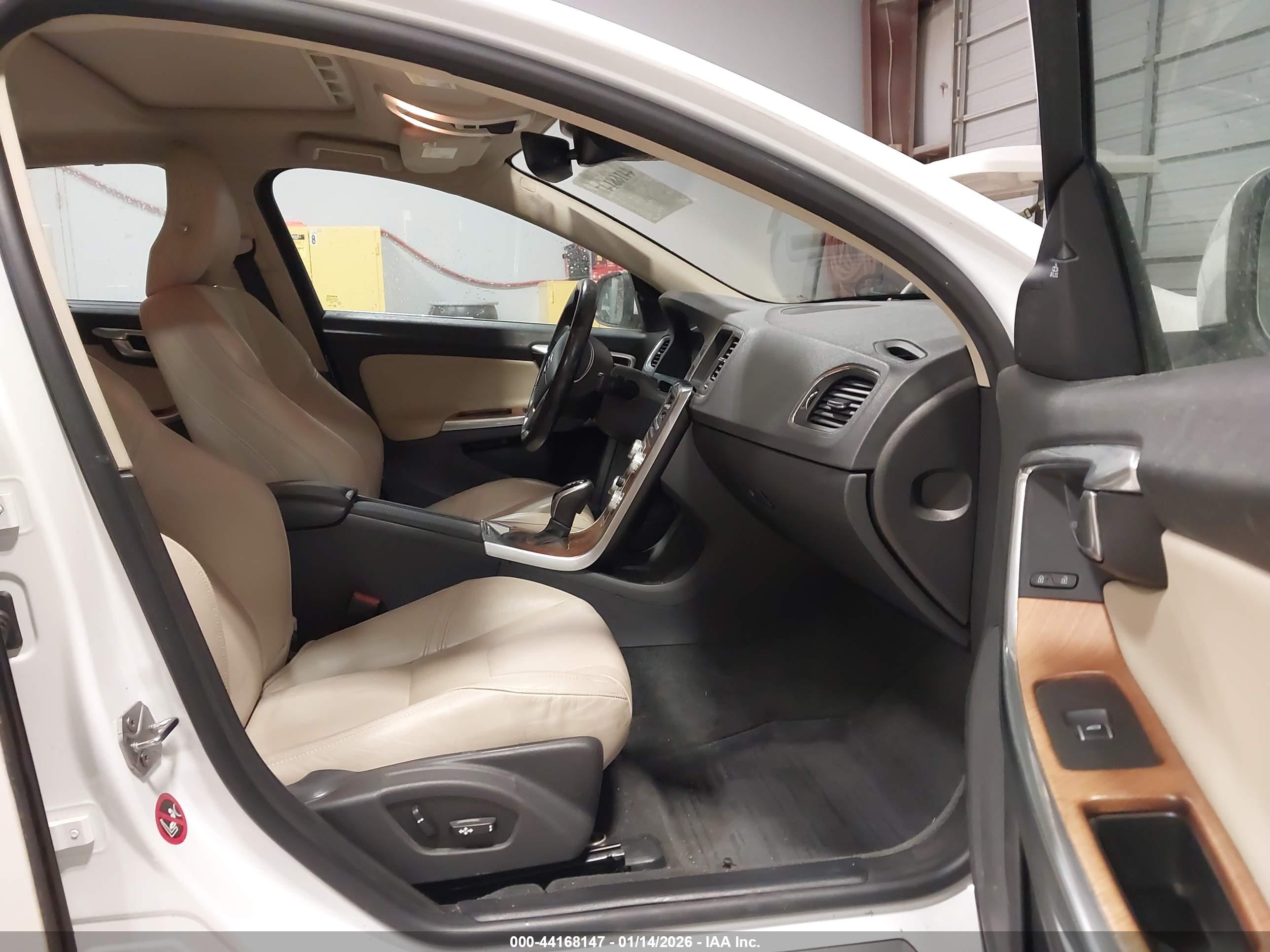 VOLVO S60 image 5