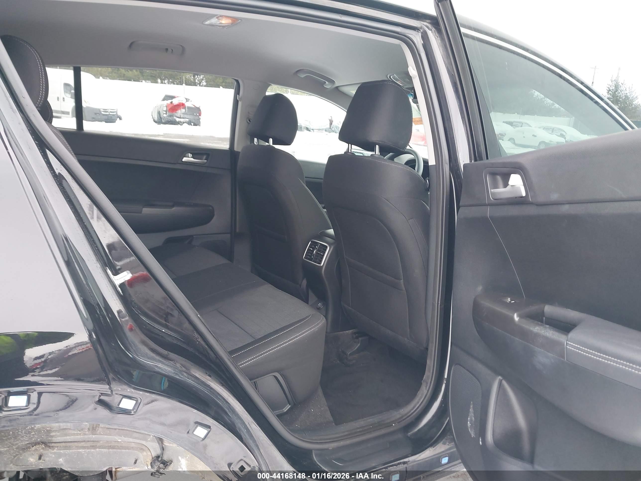 KIA SPORTAGE image 8